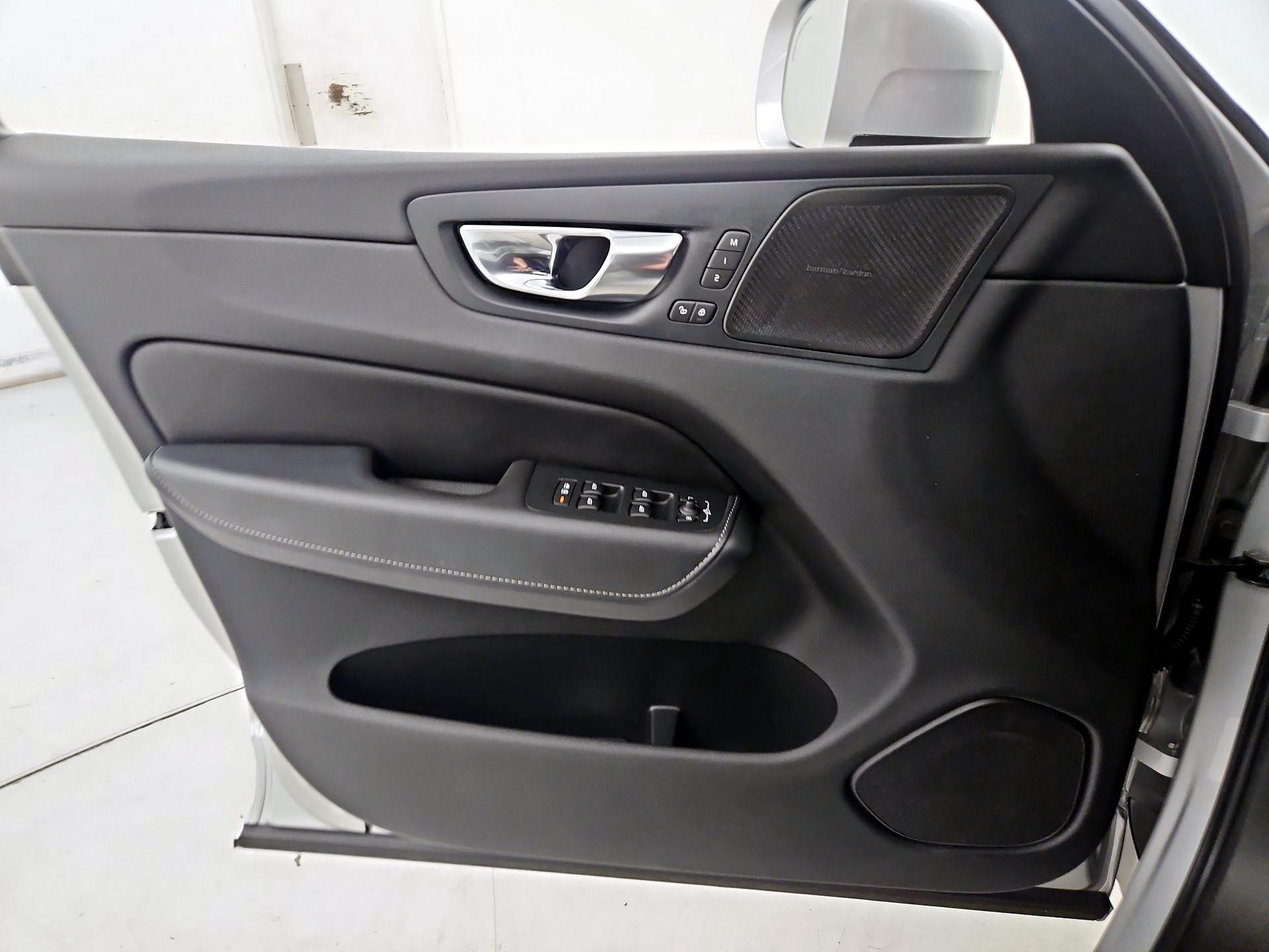 Thumbnail: 2020 Volvo XC60 - 12