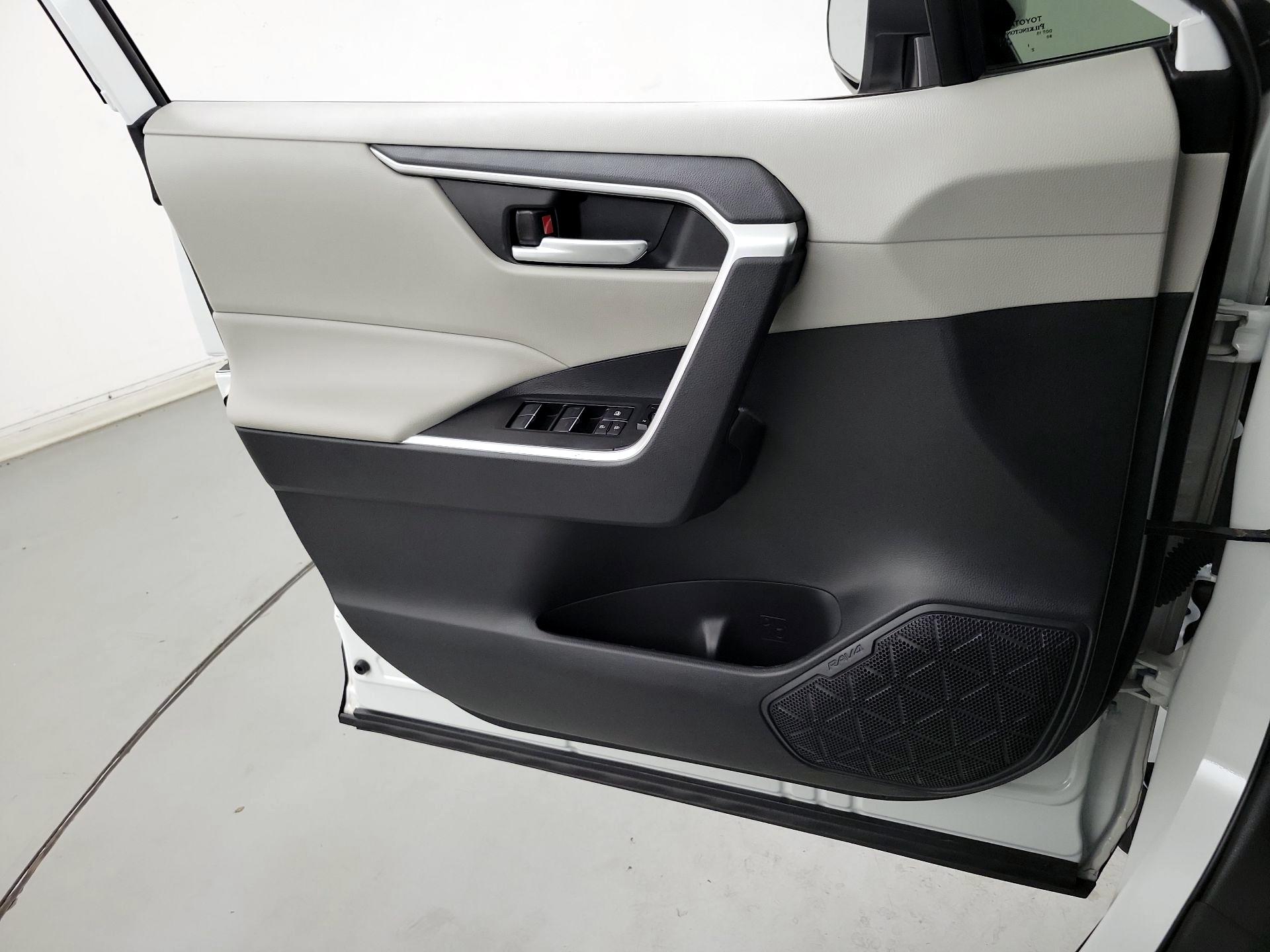 Thumbnail: 2023 Toyota RAV4 - 10