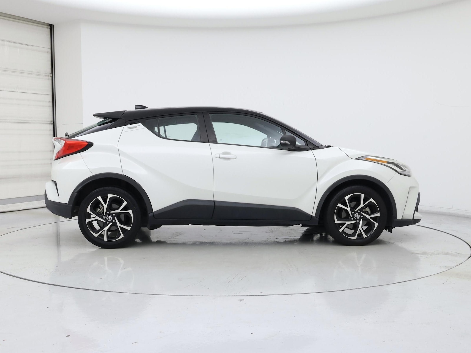 2020 Toyota C-HR XLE - Photo 8