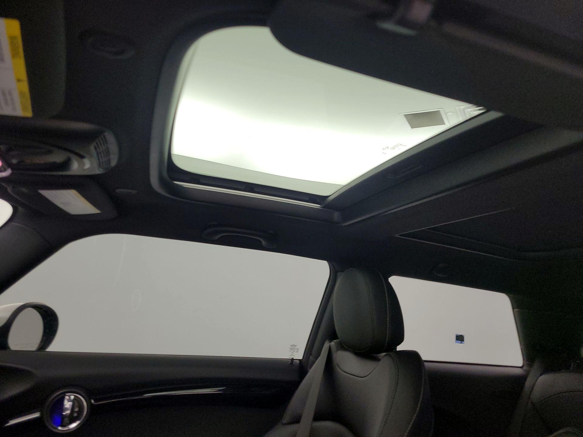 Thumbnail: 2016 MINI Cooper Hardtop - 18