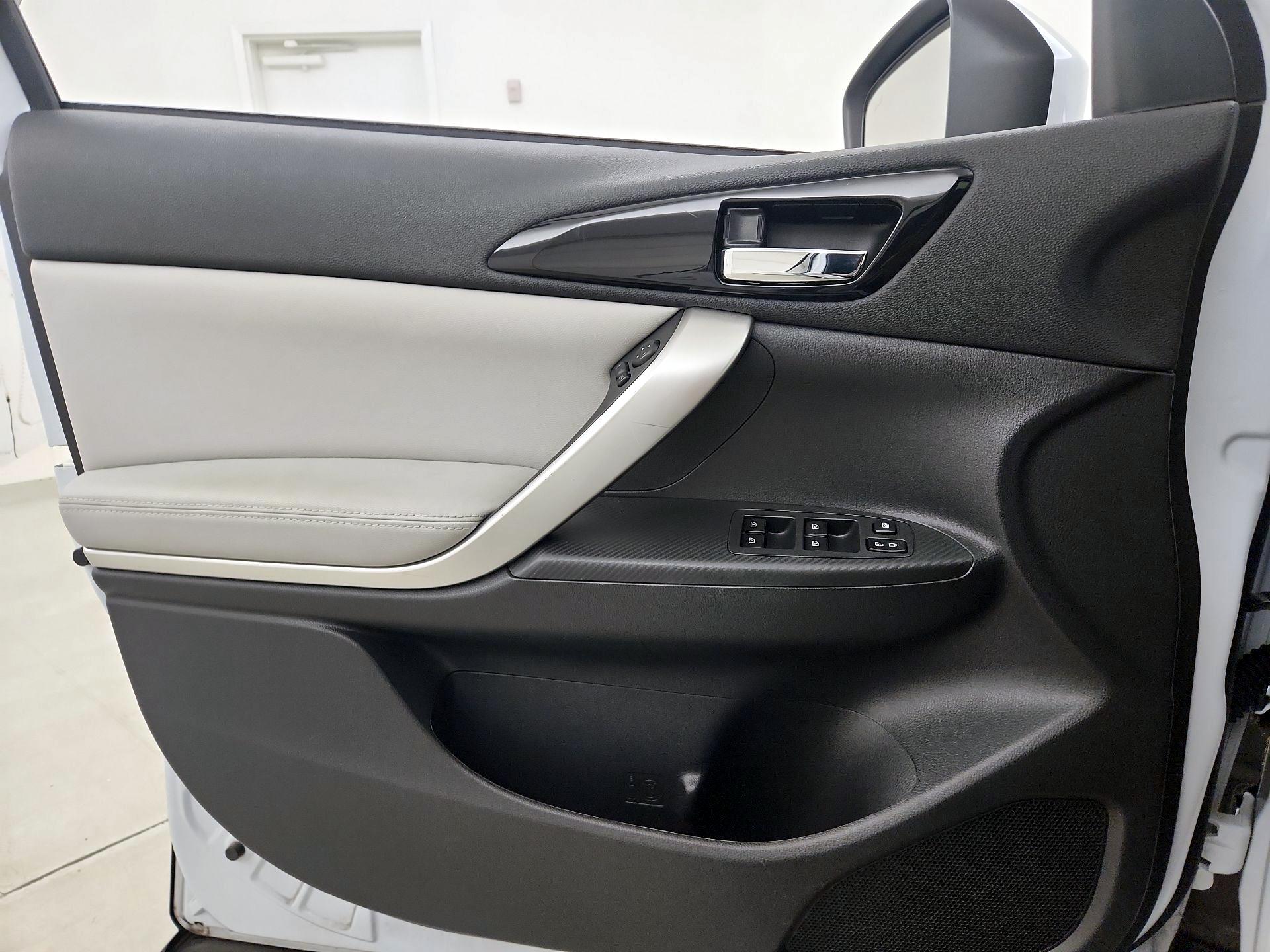 Thumbnail: 2022 Mitsubishi Eclipse Cross - 12