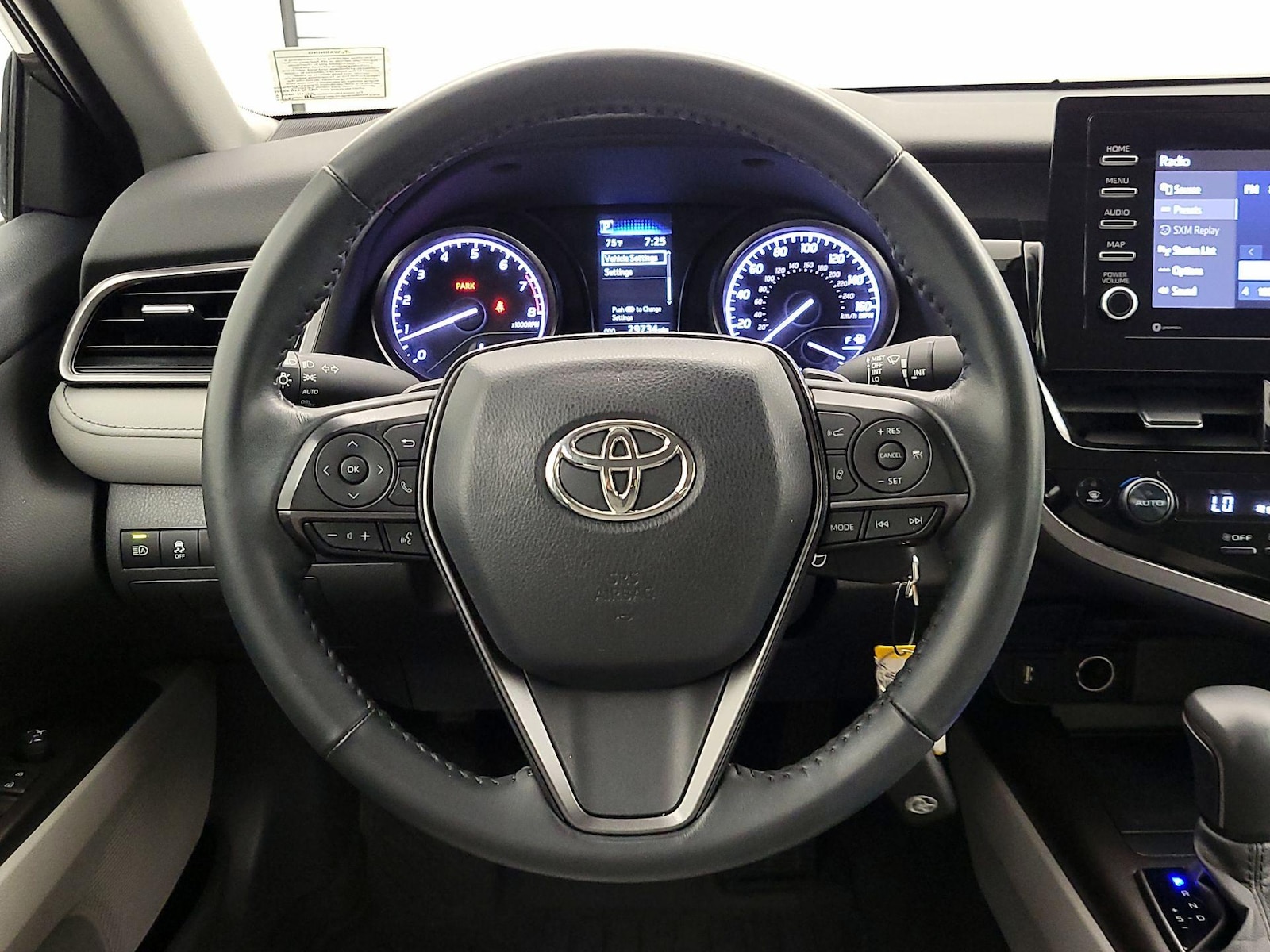 2022 Toyota Camry SE - Photo 11
