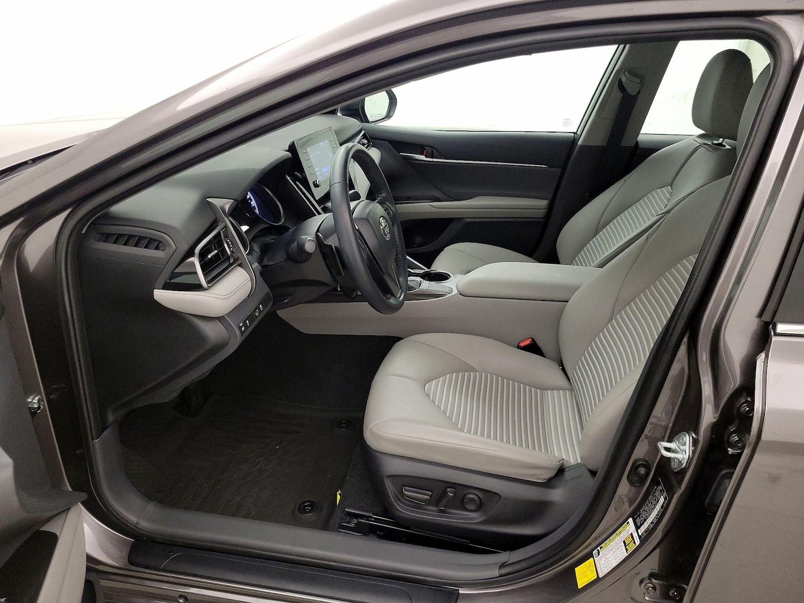 2022 Toyota Camry SE - Photo 12