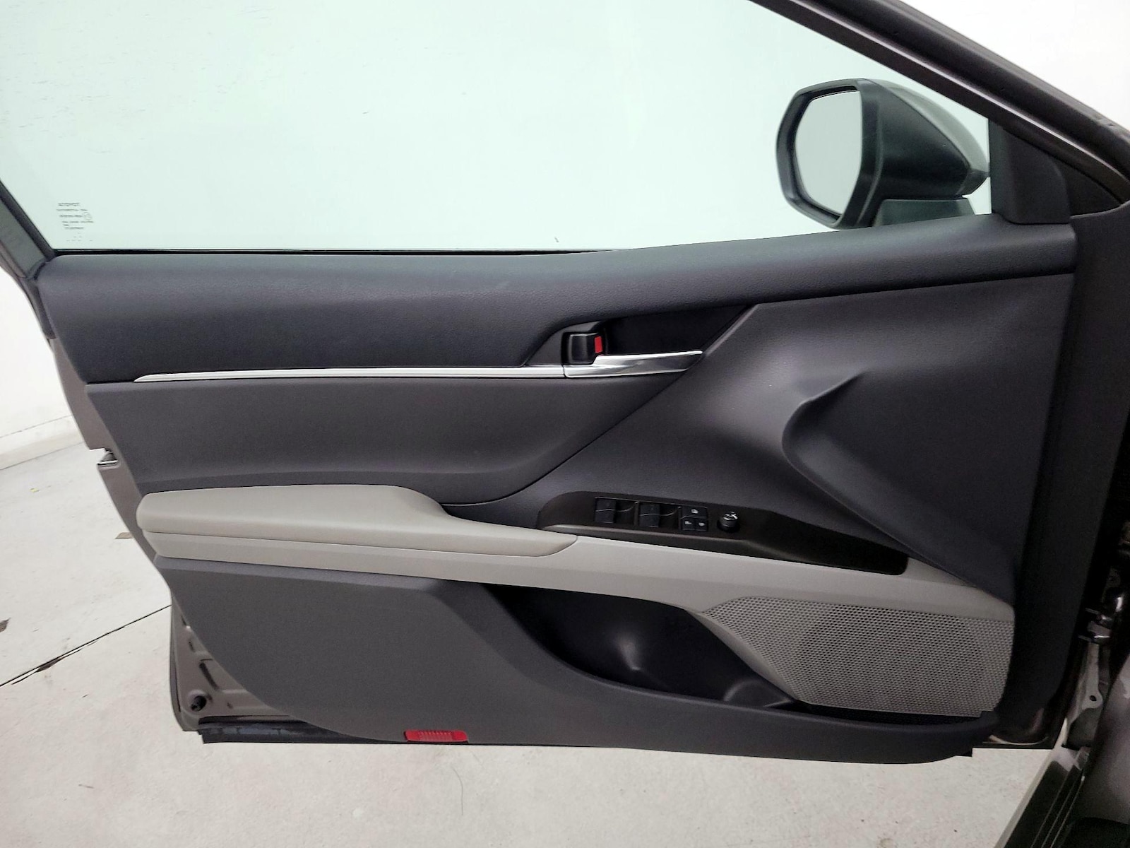 2022 Toyota Camry SE - Photo 13