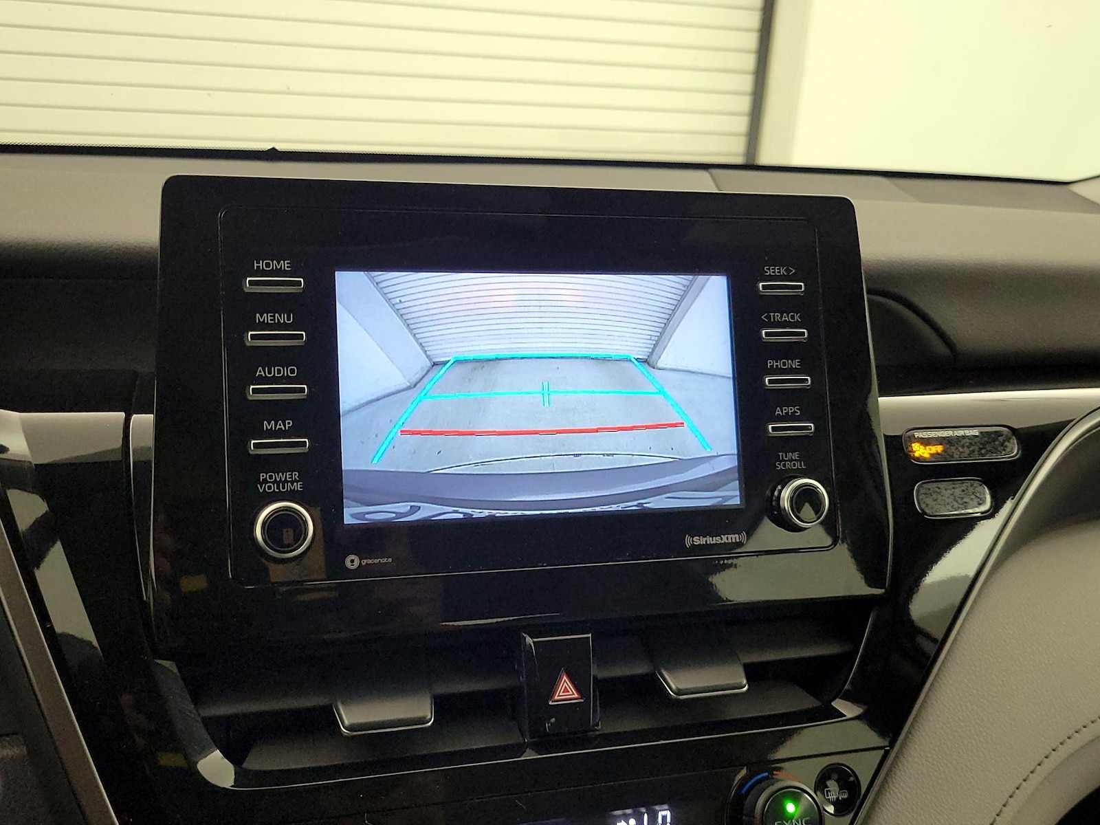 2022 Toyota Camry SE - Photo 15