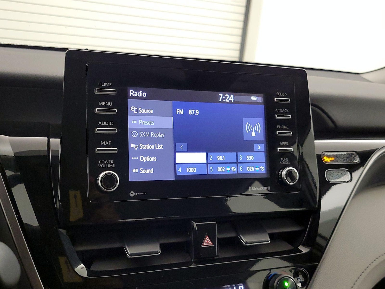 2022 Toyota Camry SE - Photo 16