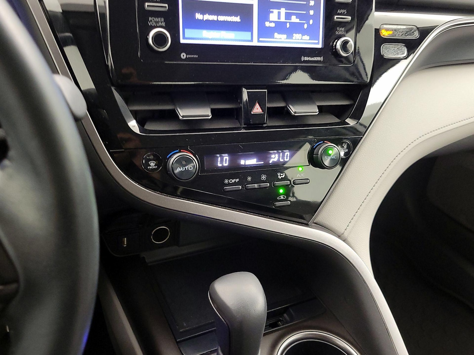 2022 Toyota Camry SE - Photo 17