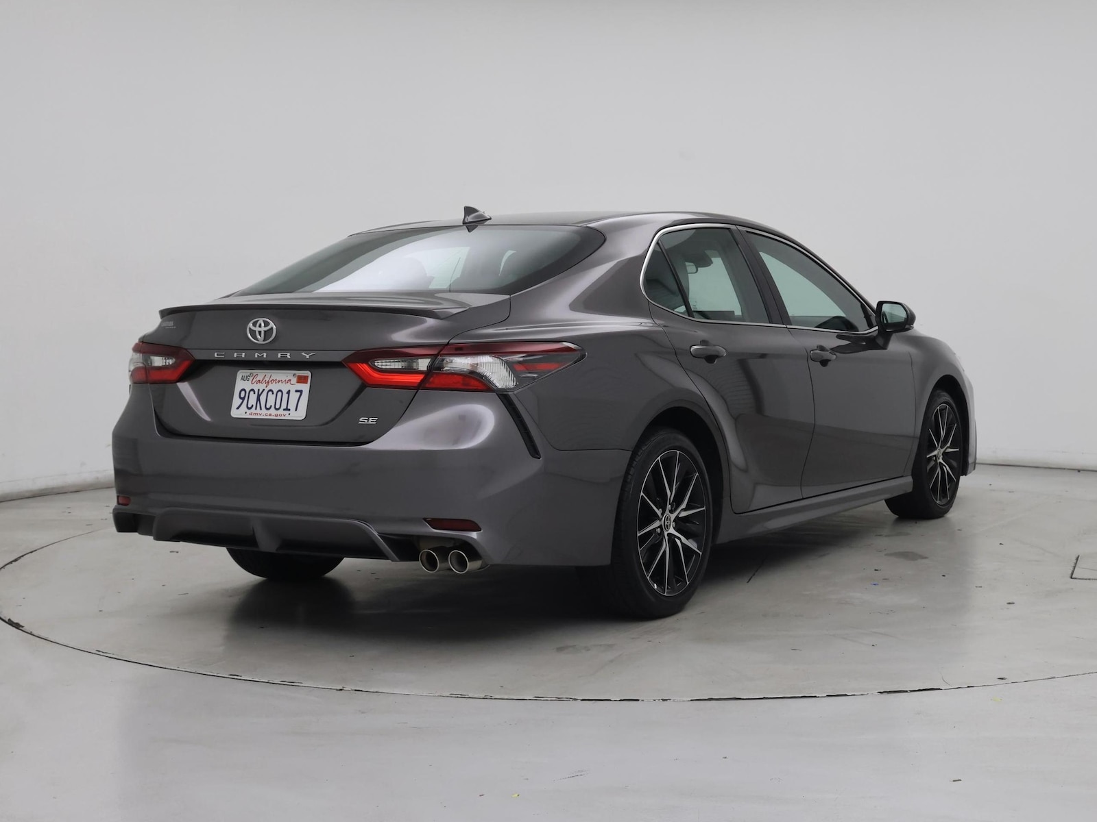 2022 Toyota Camry SE - Photo 9
