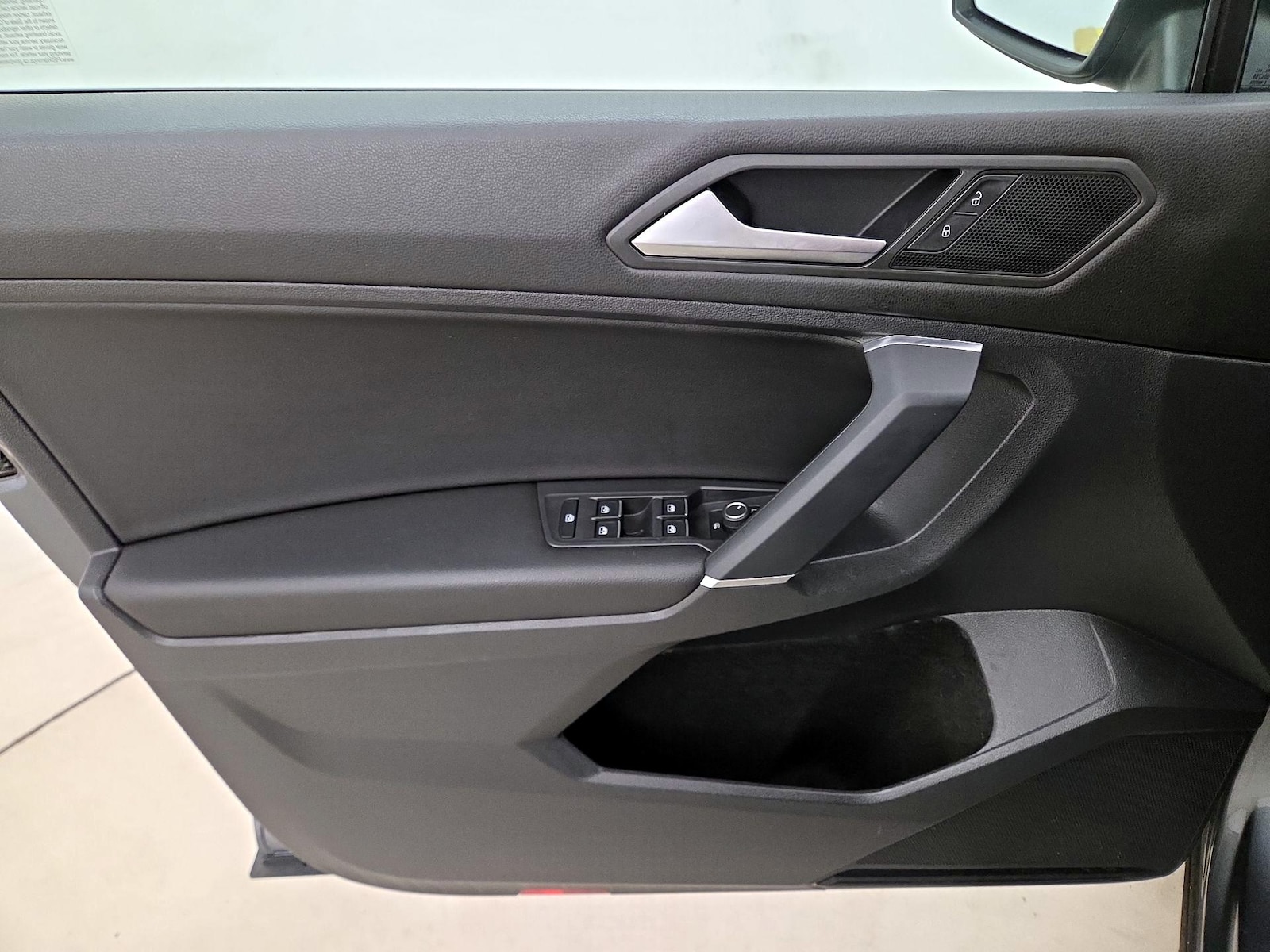 2020 Volkswagen Tiguan SE - Photo 13