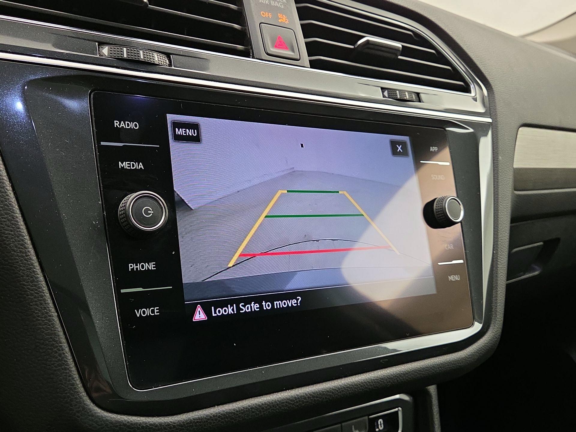 Thumbnail: 2020 Volkswagen Tiguan - 14