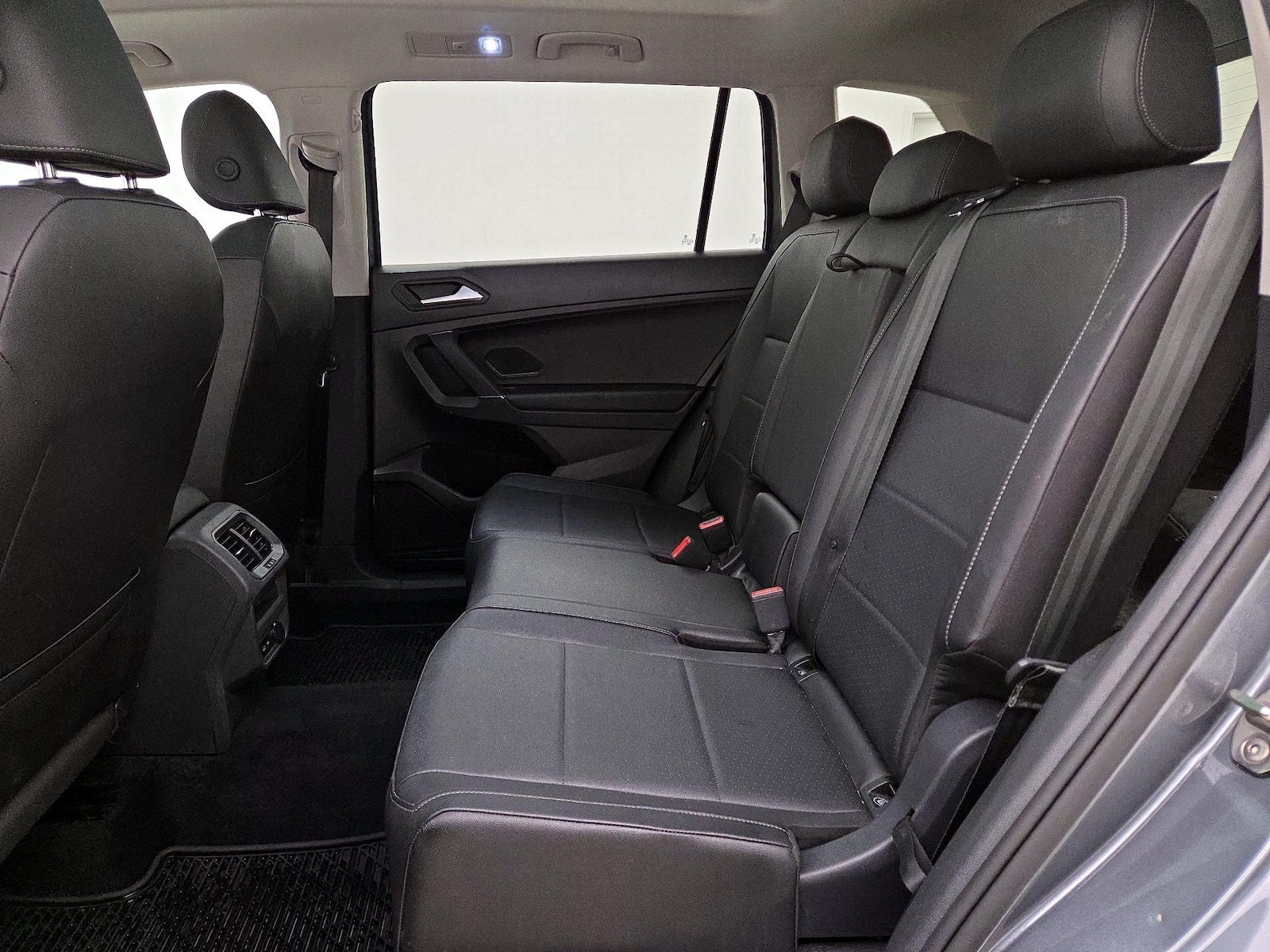 2020 Volkswagen Tiguan SE - Photo 21