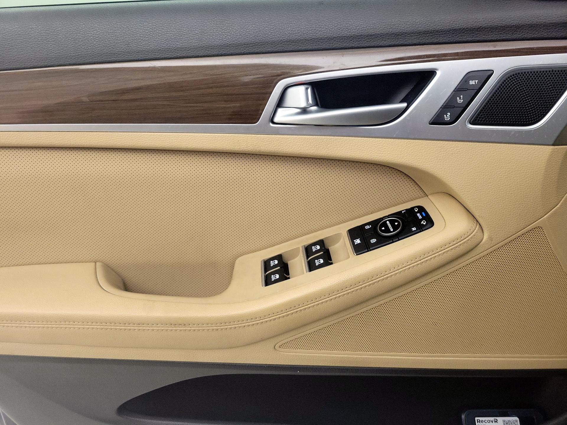 Thumbnail: 2017 Genesis G80 - 12