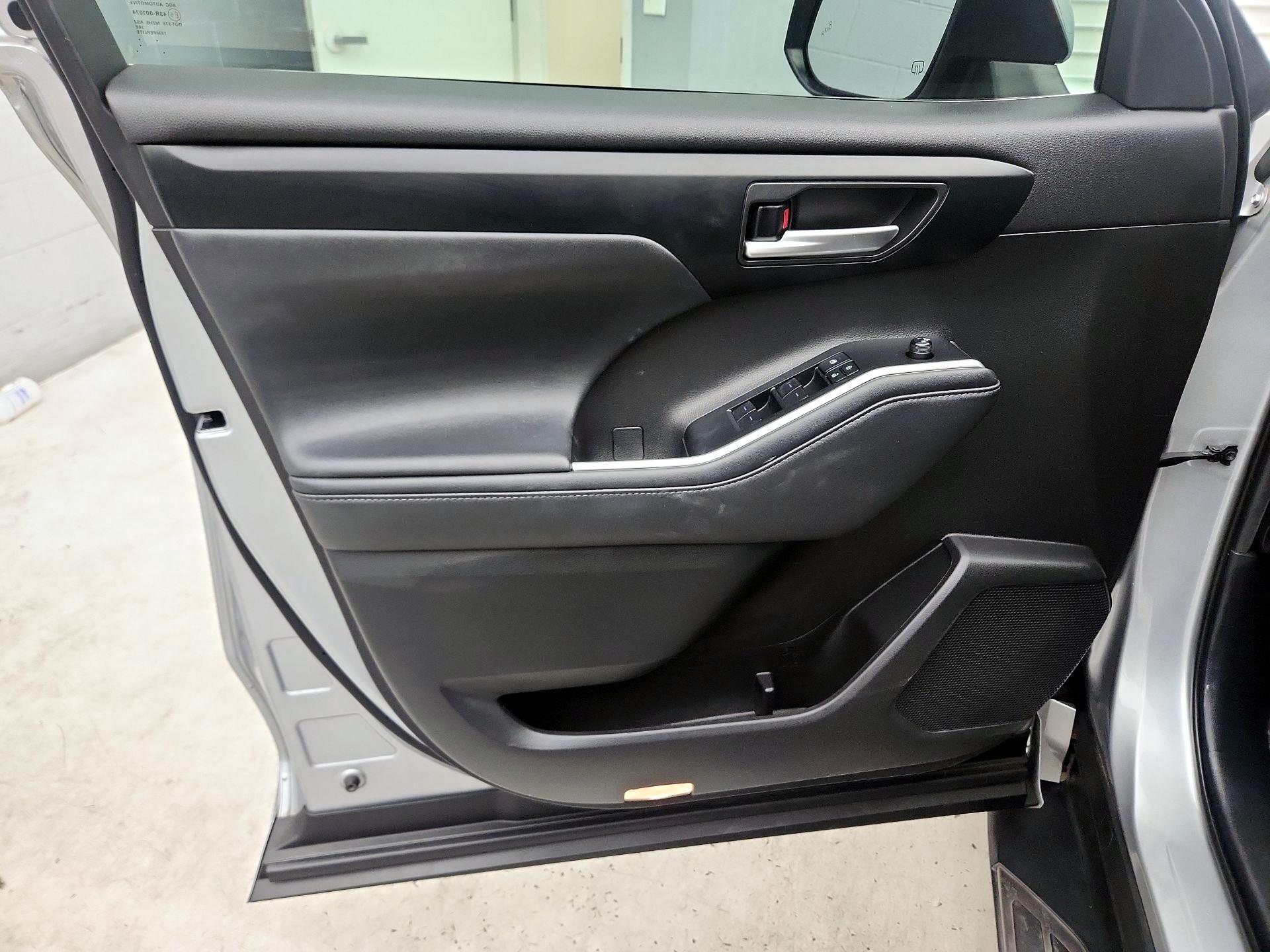 Thumbnail: 2020 Toyota Highlander - 12