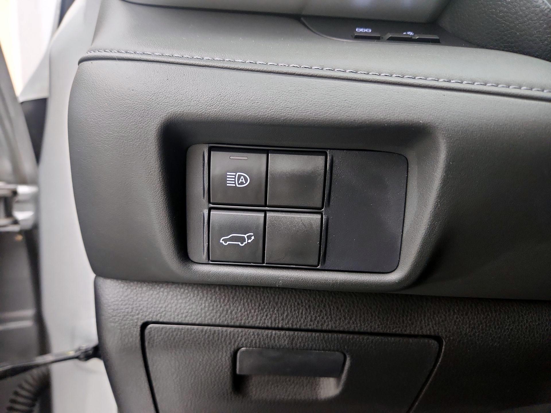 Thumbnail: 2020 Toyota Highlander - 13