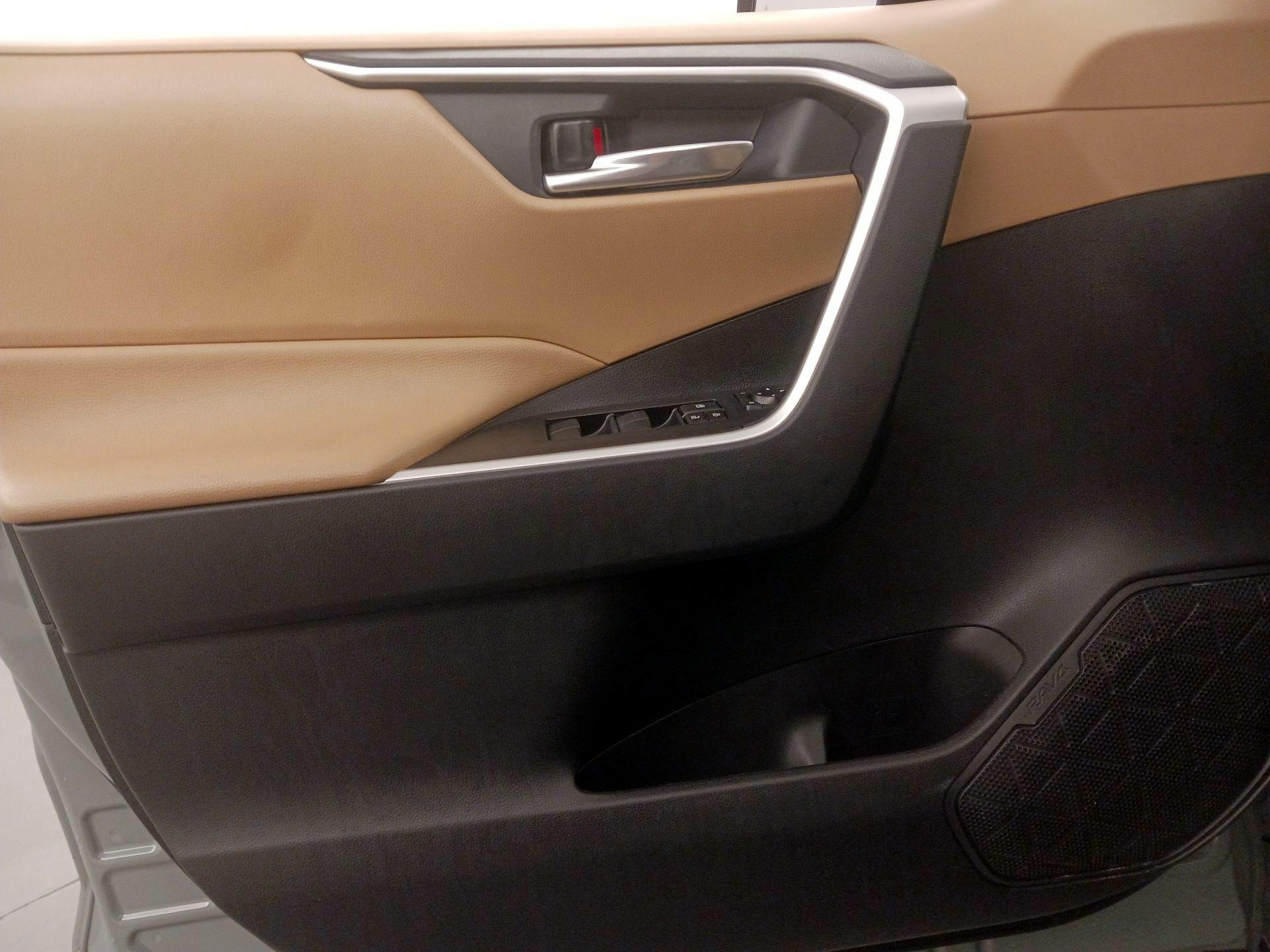 Thumbnail: 2021 Toyota RAV4 - 12