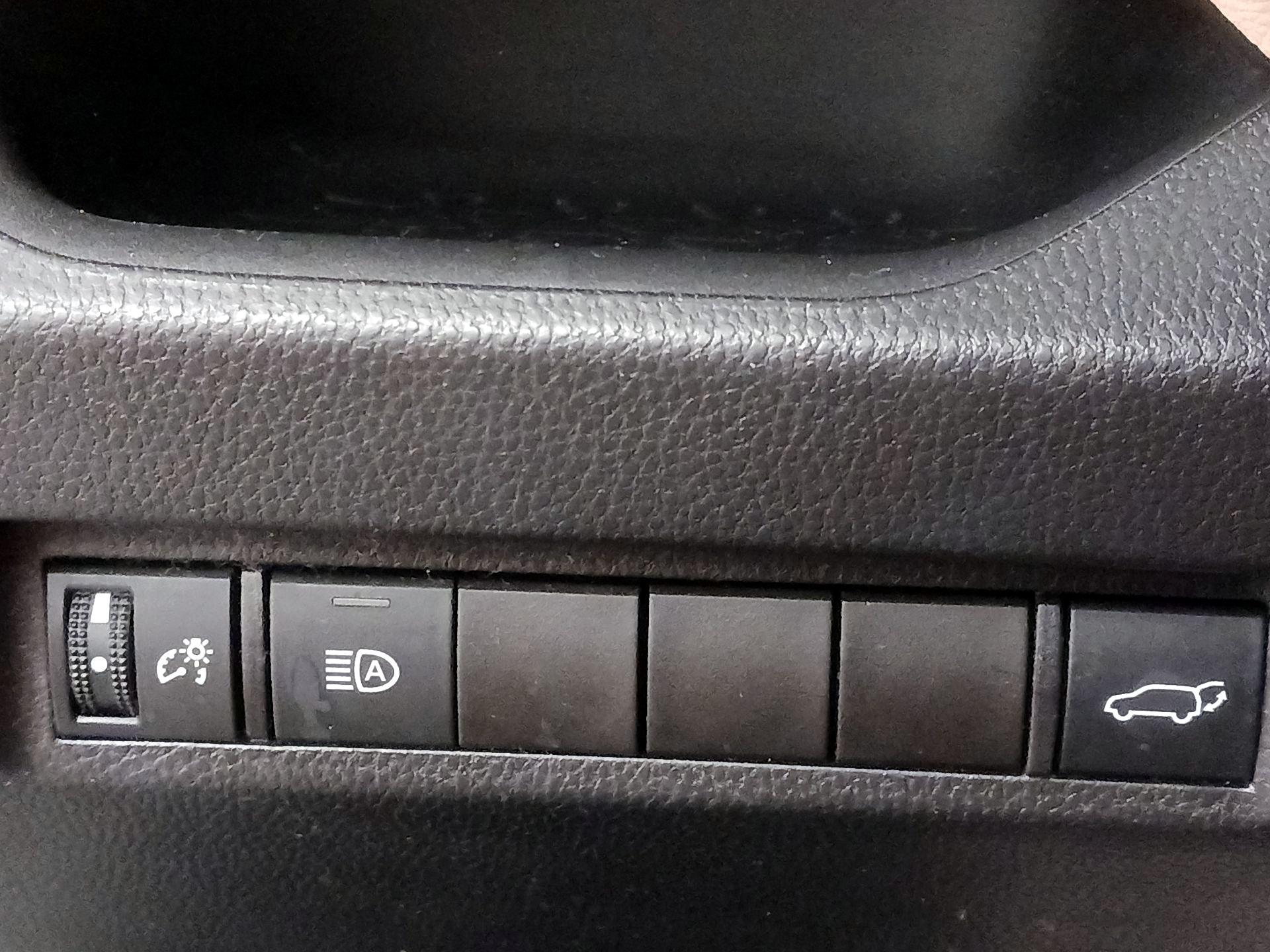 Thumbnail: 2021 Toyota RAV4 - 13
