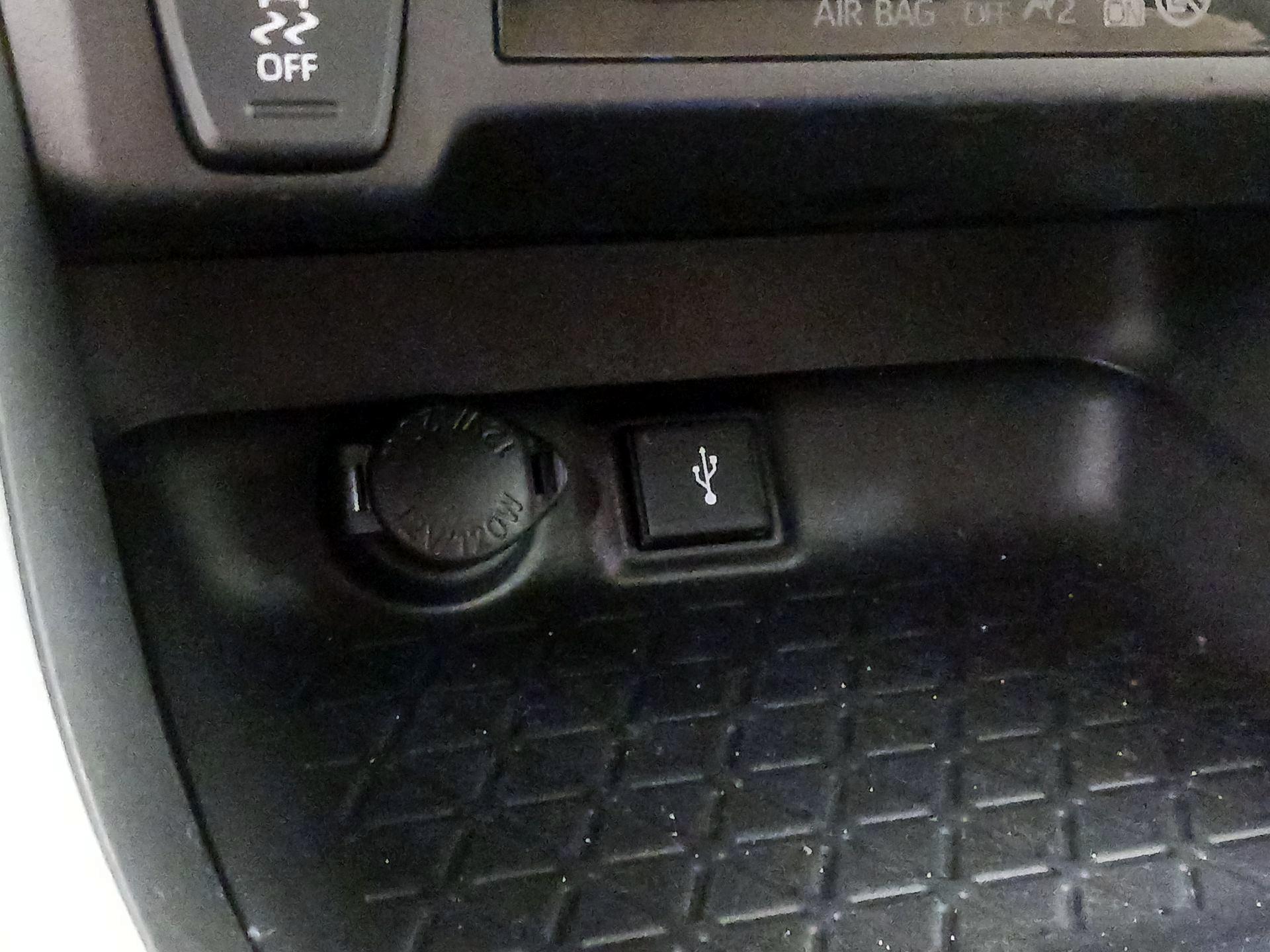 Thumbnail: 2021 Toyota RAV4 - 18