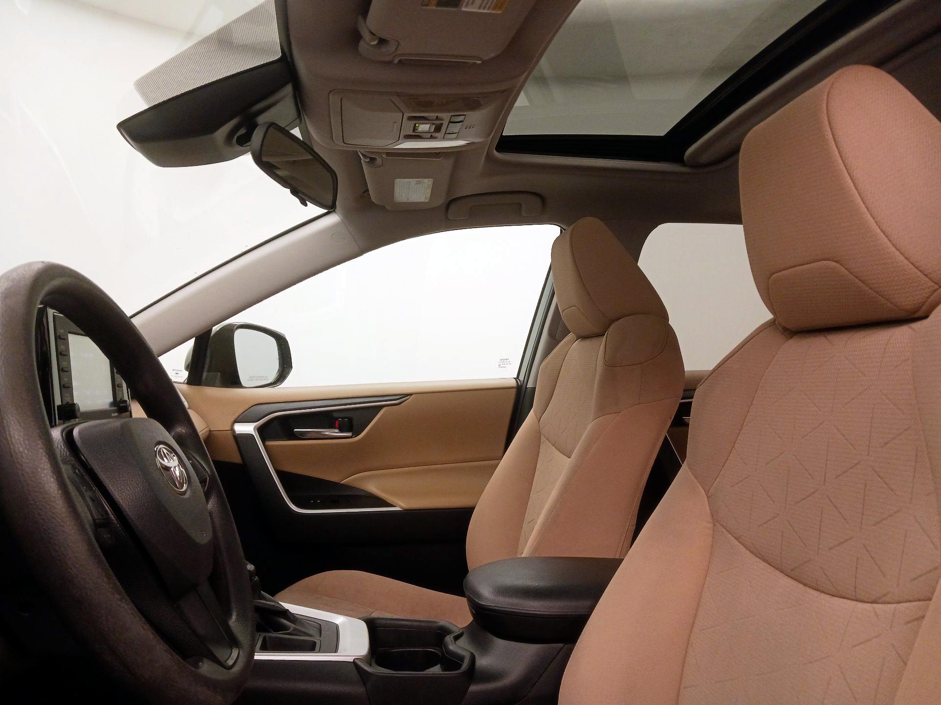 Thumbnail: 2021 Toyota RAV4 - 19
