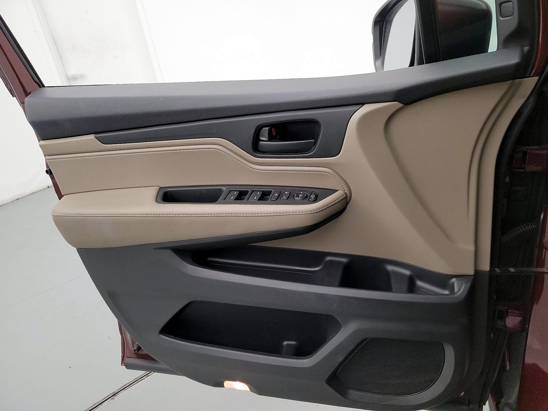 Thumbnail: 2018 Honda Odyssey - 12