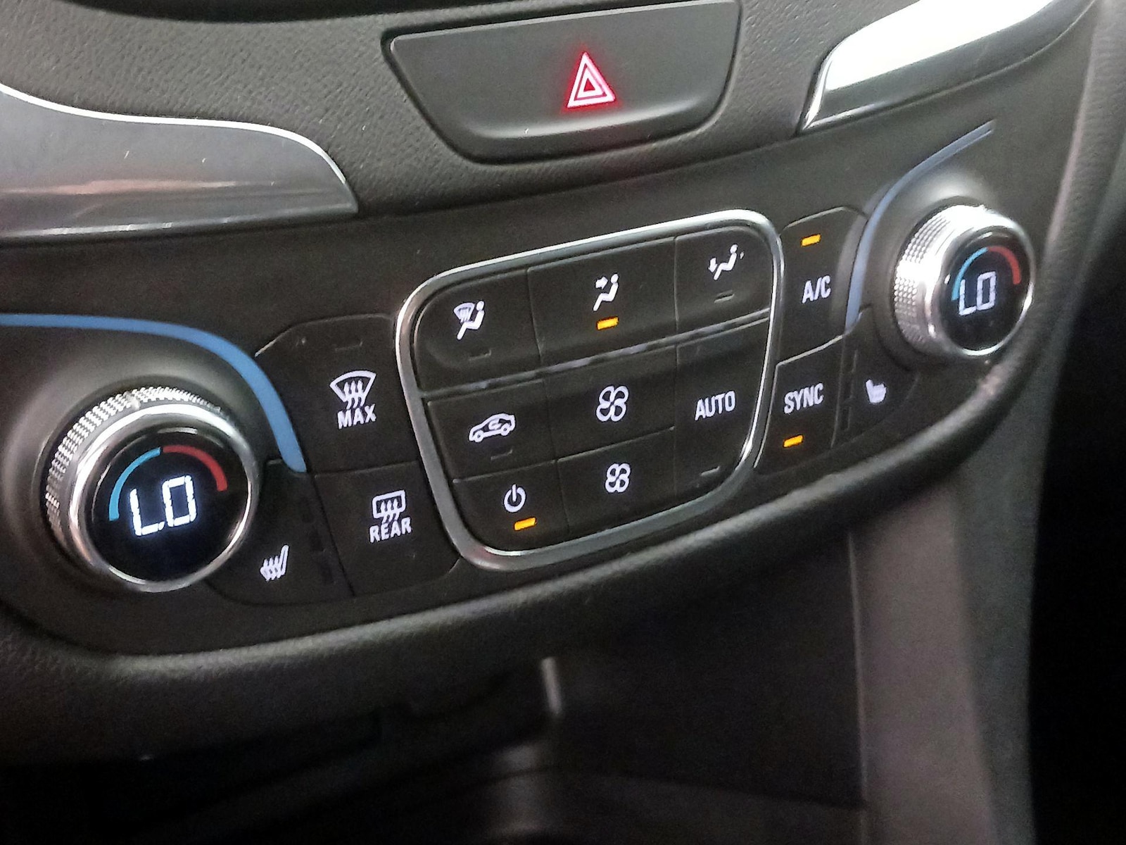 2020 Chevrolet Equinox LT - Photo 17