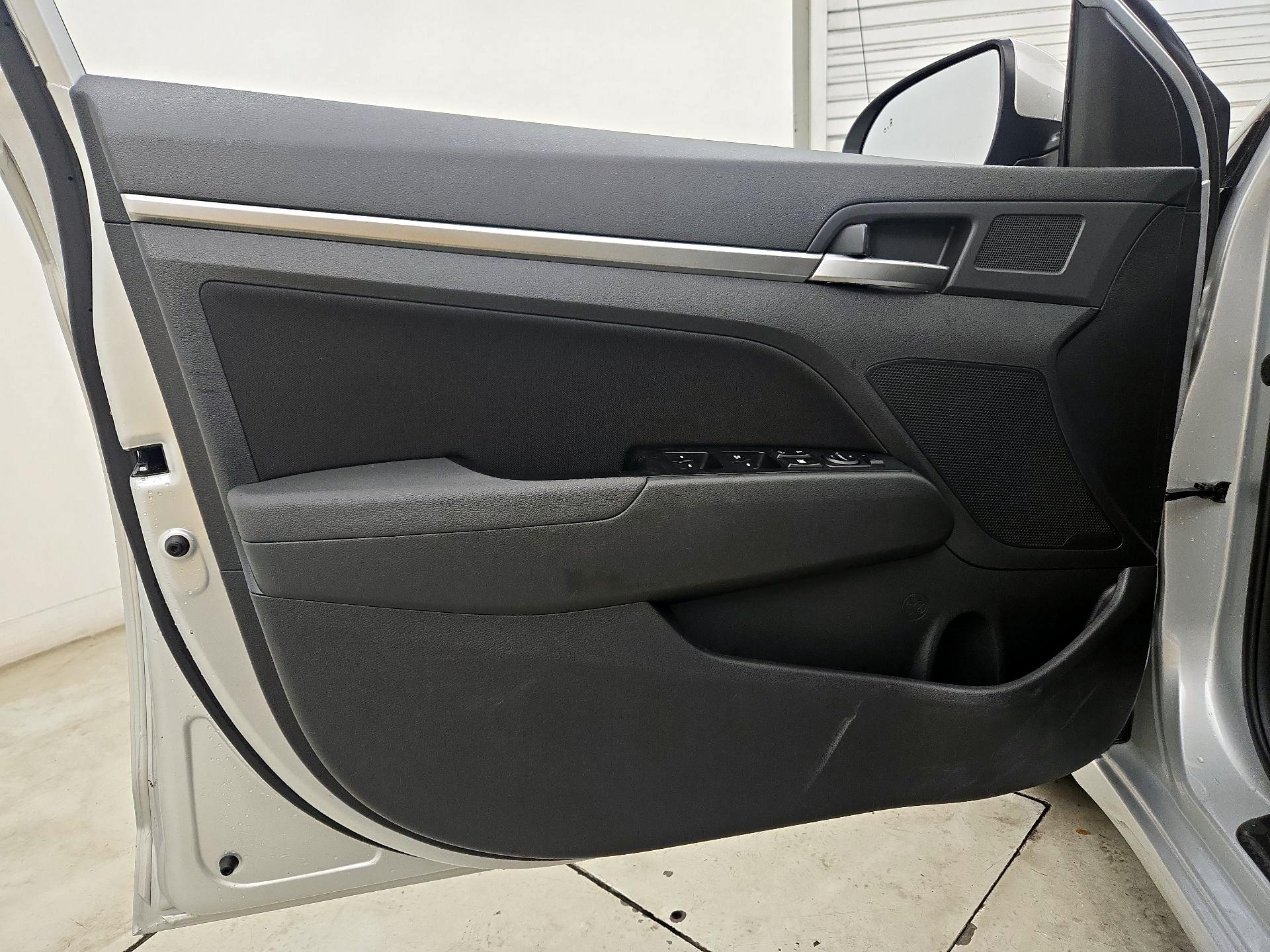 Thumbnail: 2020 Hyundai Elantra - 12