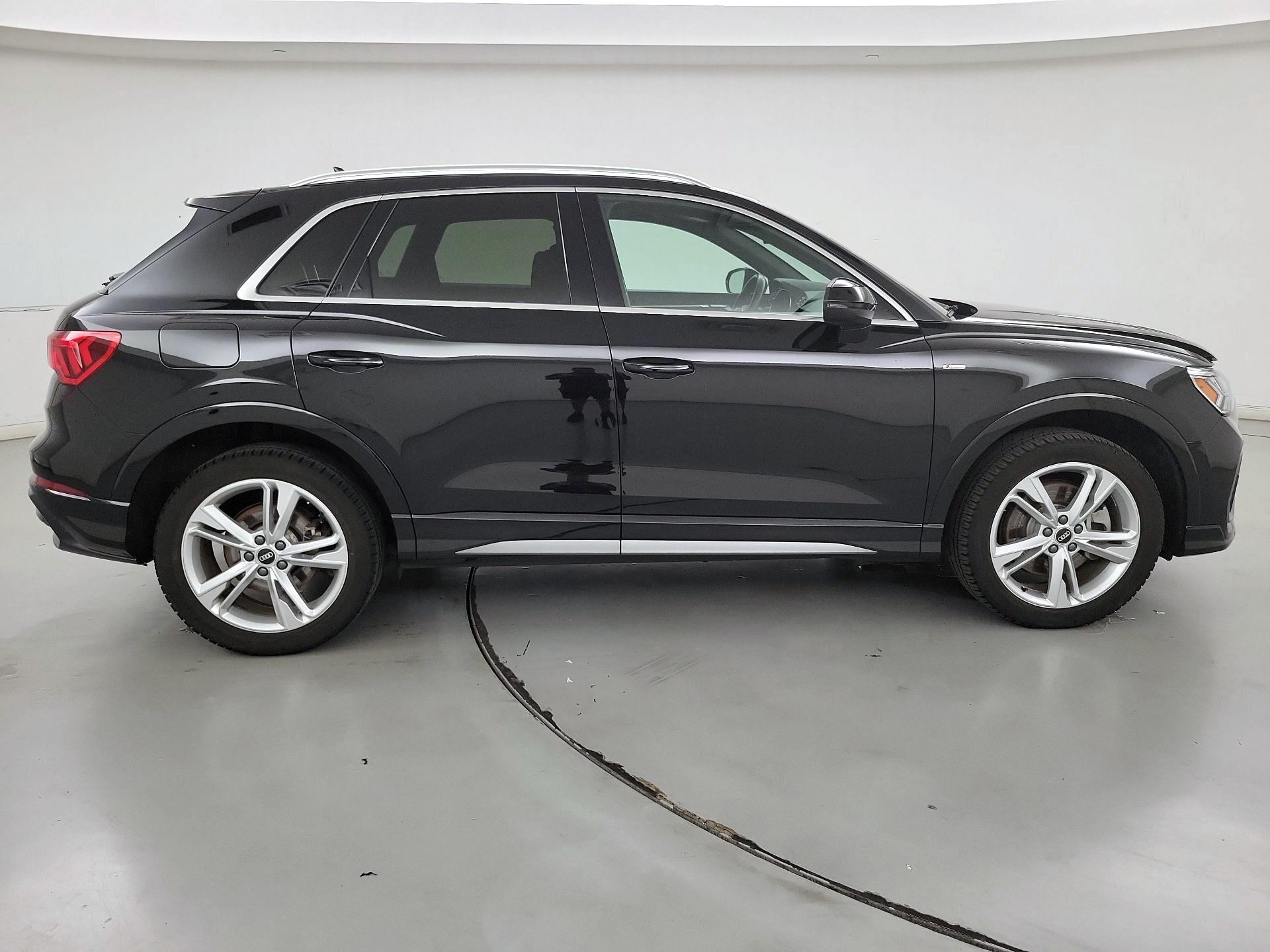Thumbnail: 2022 Audi Q3 - 4