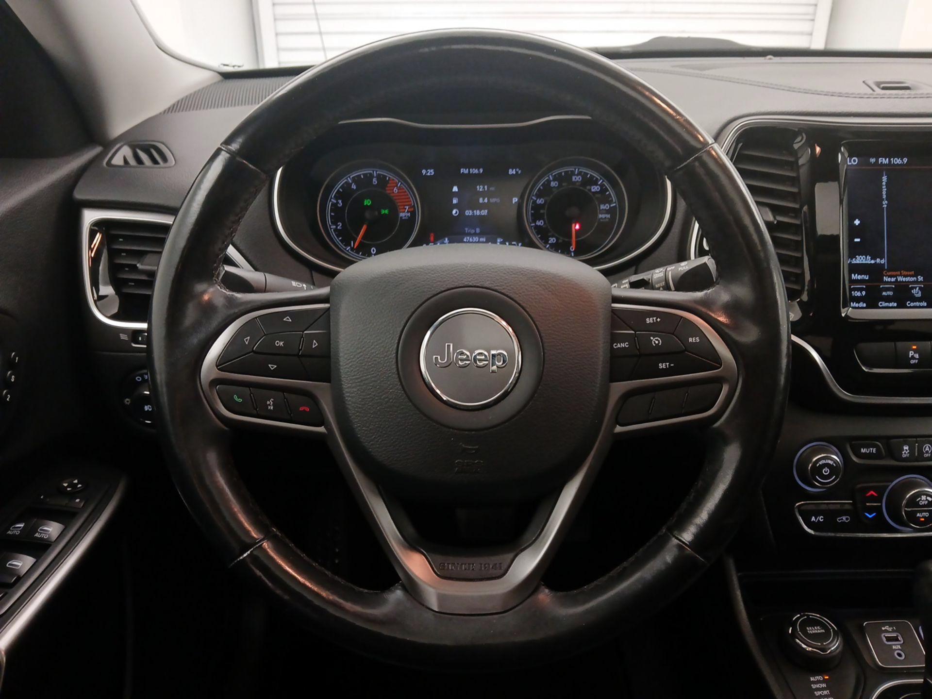 Thumbnail: 2020 Jeep Cherokee - 10