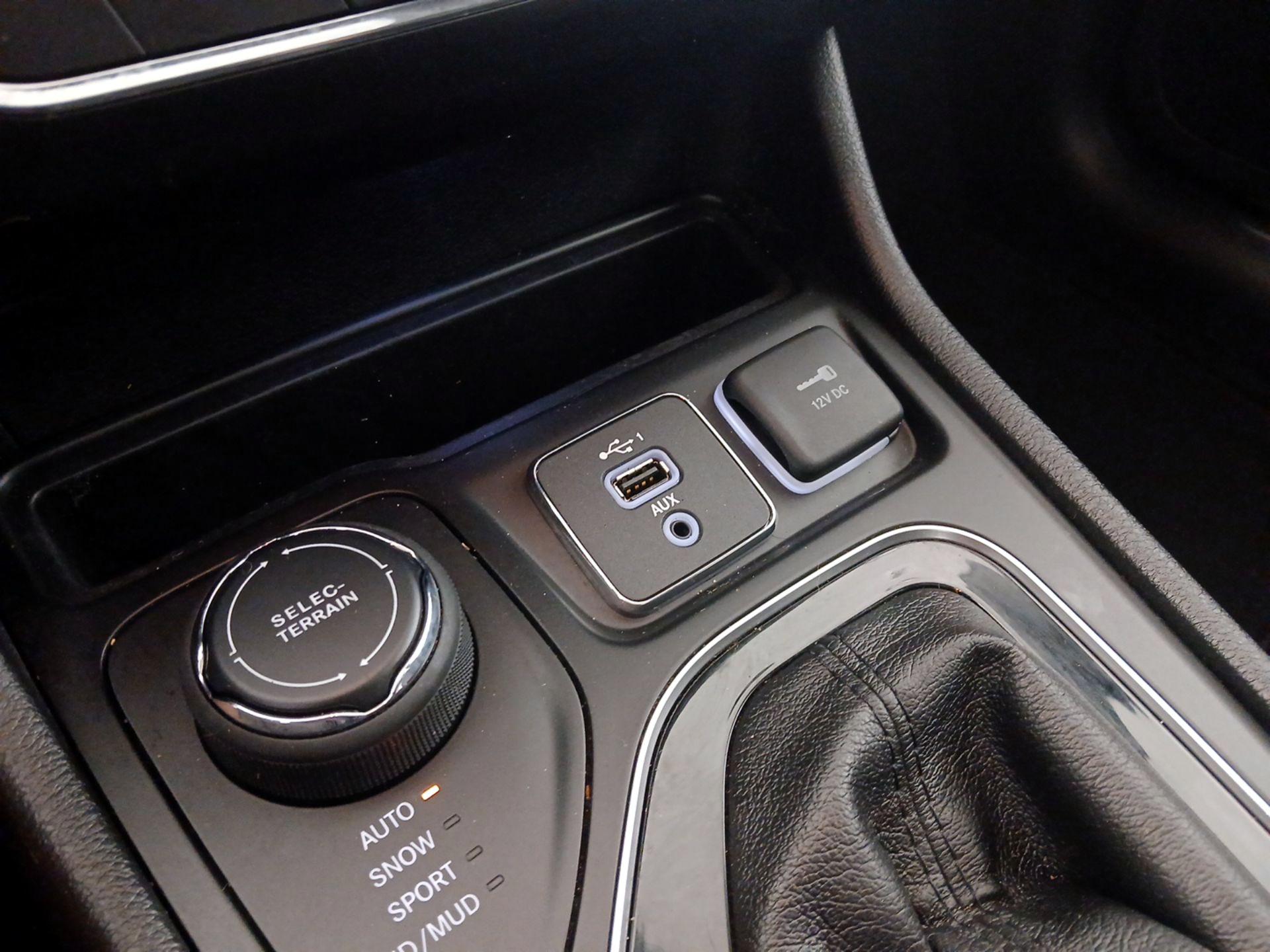 Thumbnail: 2020 Jeep Cherokee - 19