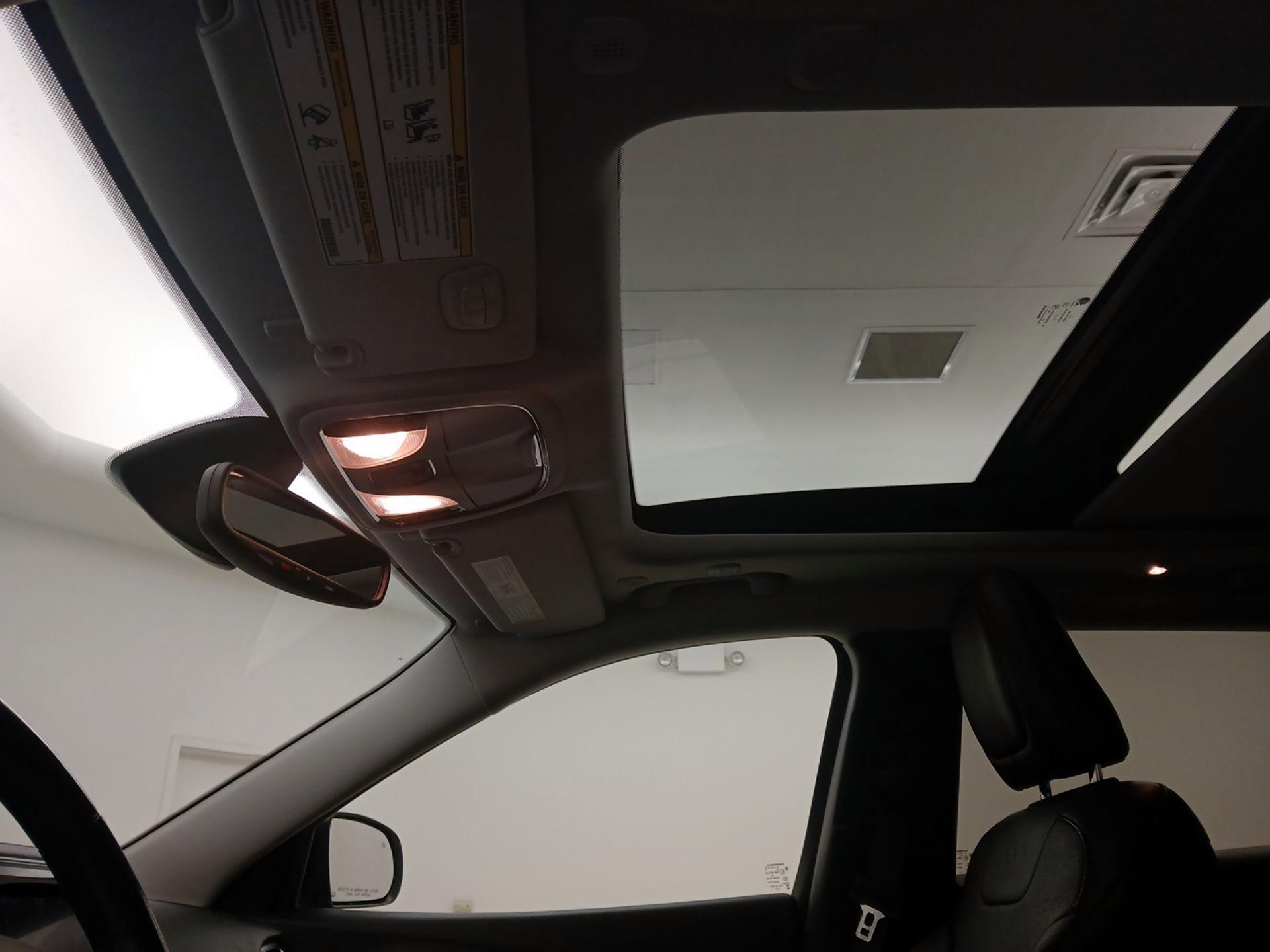 Thumbnail: 2020 Jeep Cherokee - 20