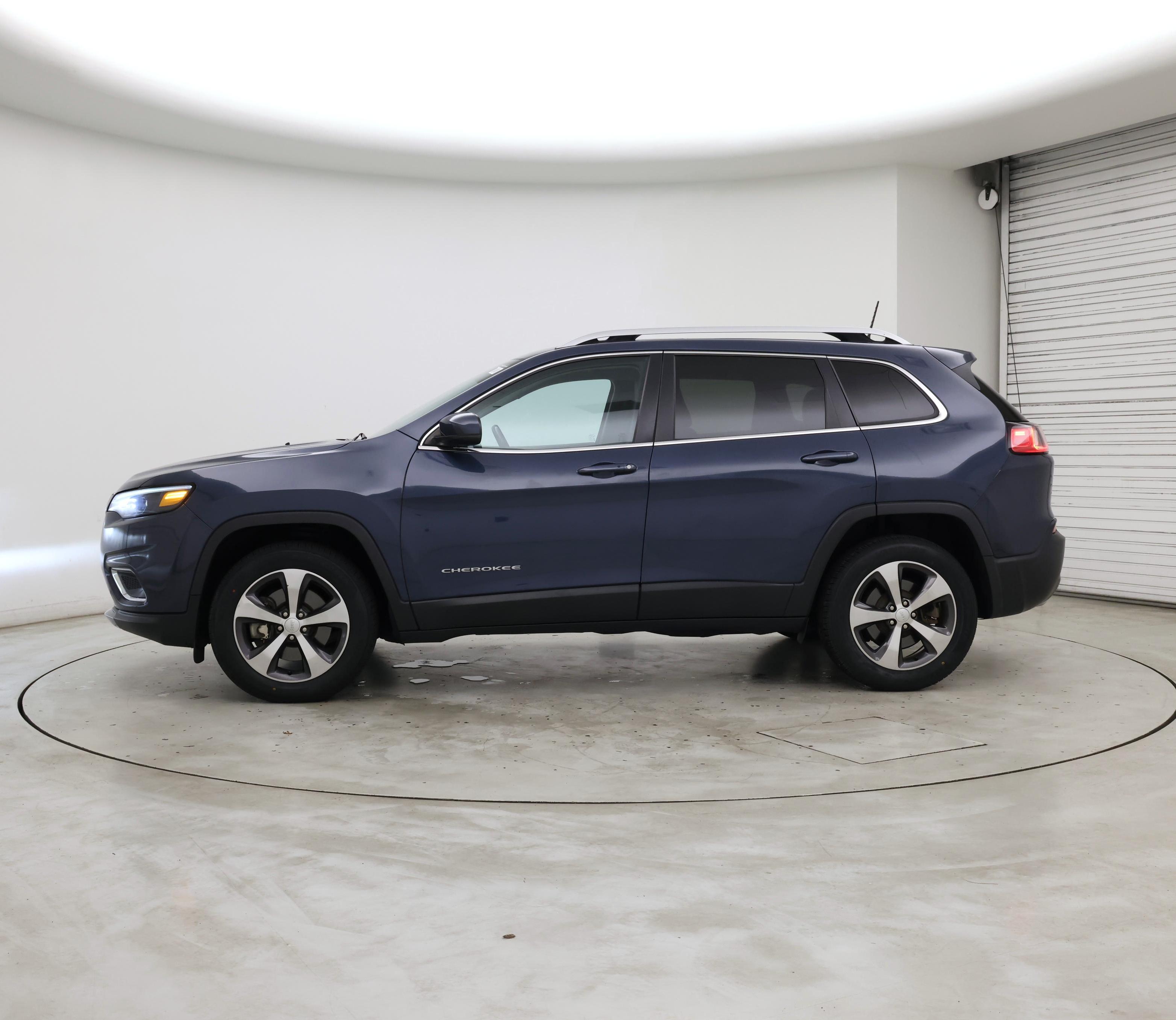 Thumbnail: 2020 Jeep Cherokee - 3