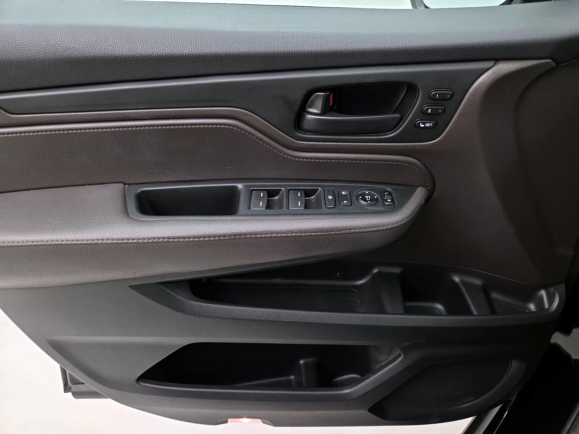 Thumbnail: 2019 Honda Odyssey - 12