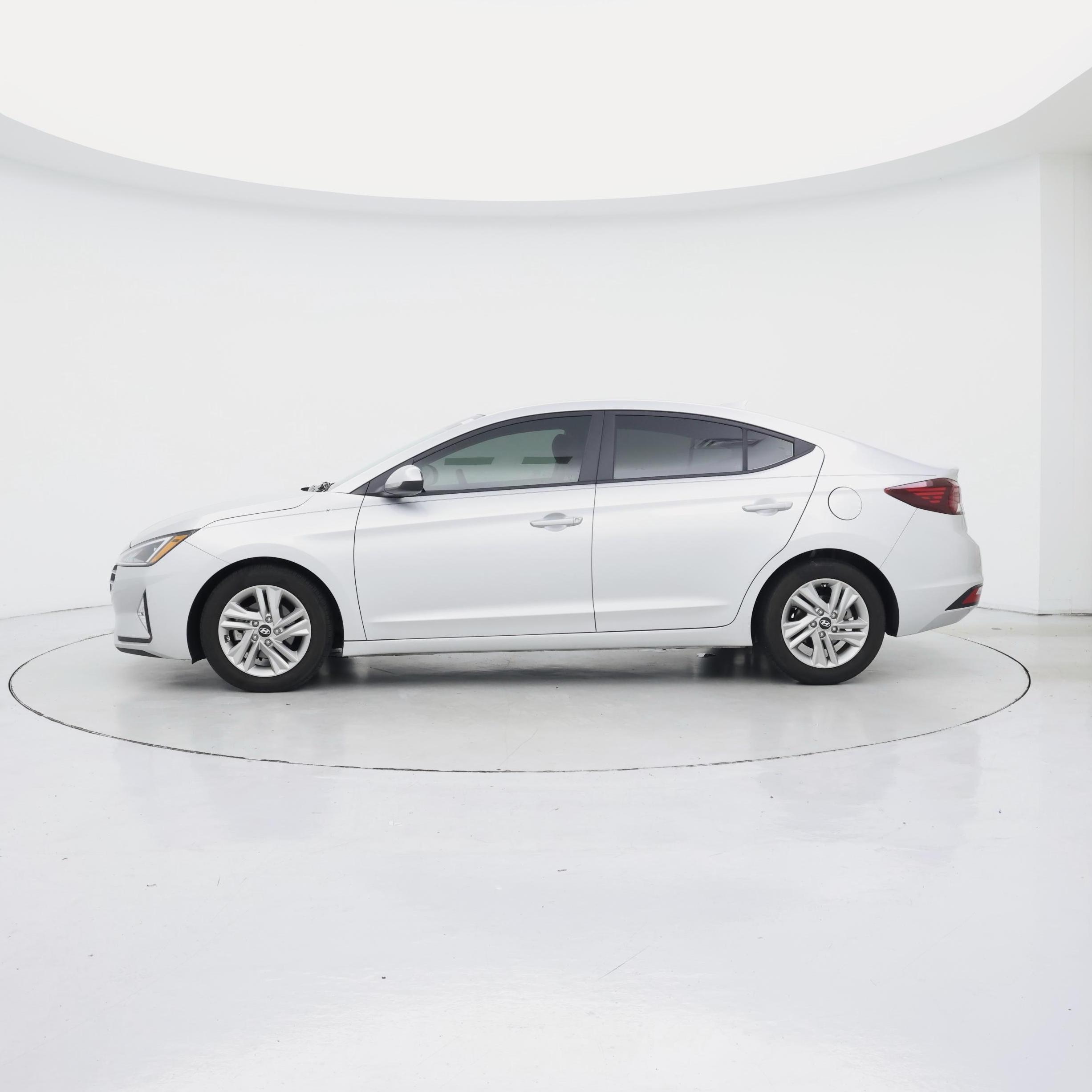 Thumbnail: 2019 Hyundai Elantra - 3