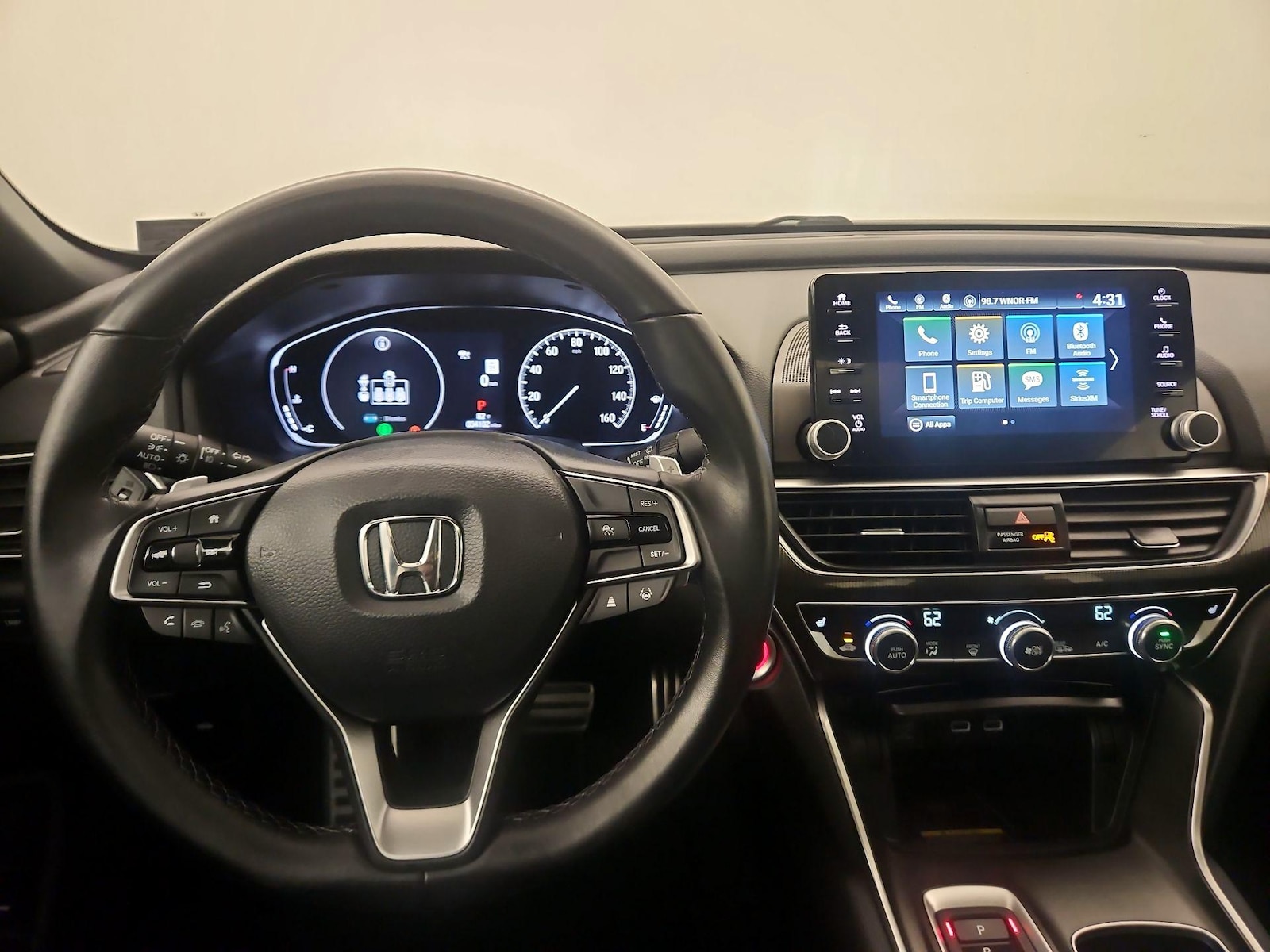 Apple CarPlay® & Android Auto™