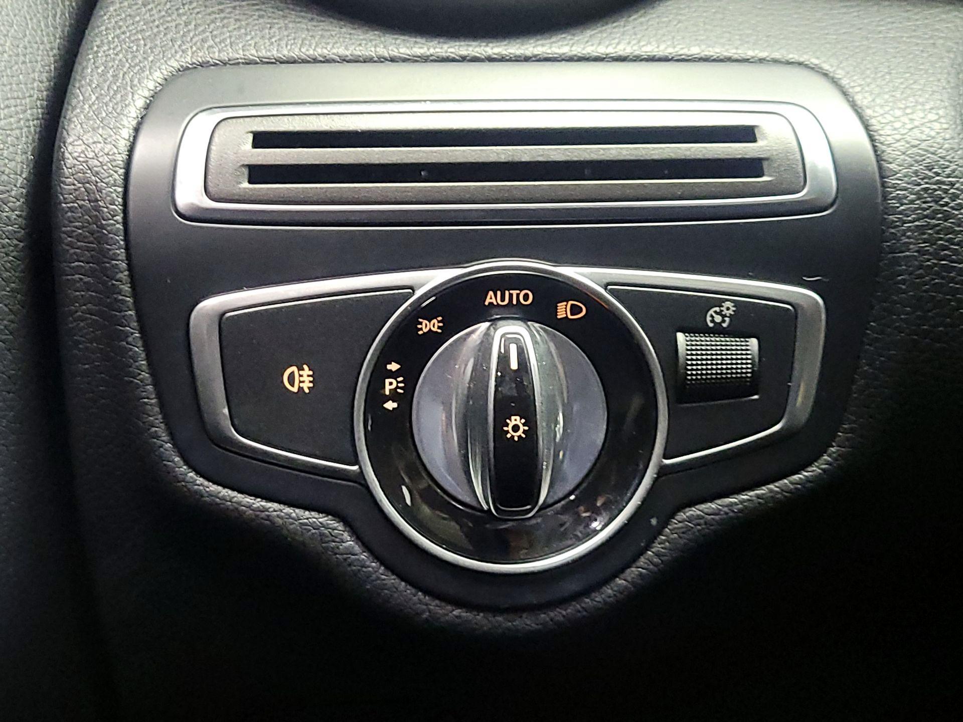 Thumbnail: 2016 Mercedes-Benz C-Class - 13