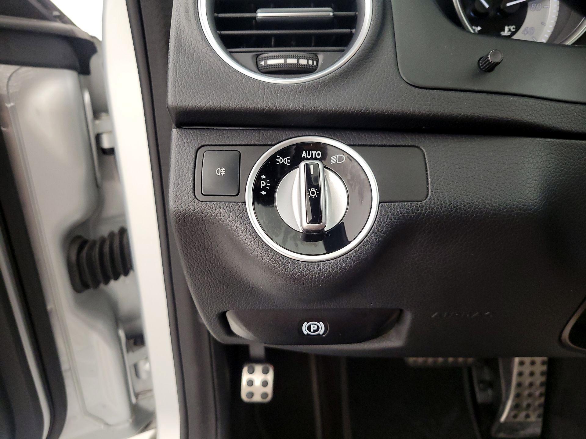 Thumbnail: 2015 Mercedes-Benz C-Class - 13