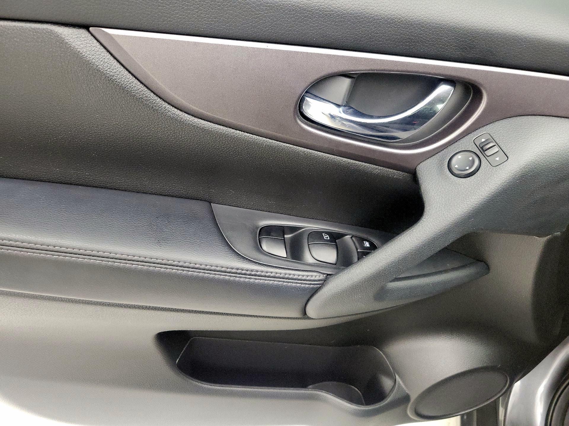 Thumbnail: 2015 Nissan Rogue - 12
