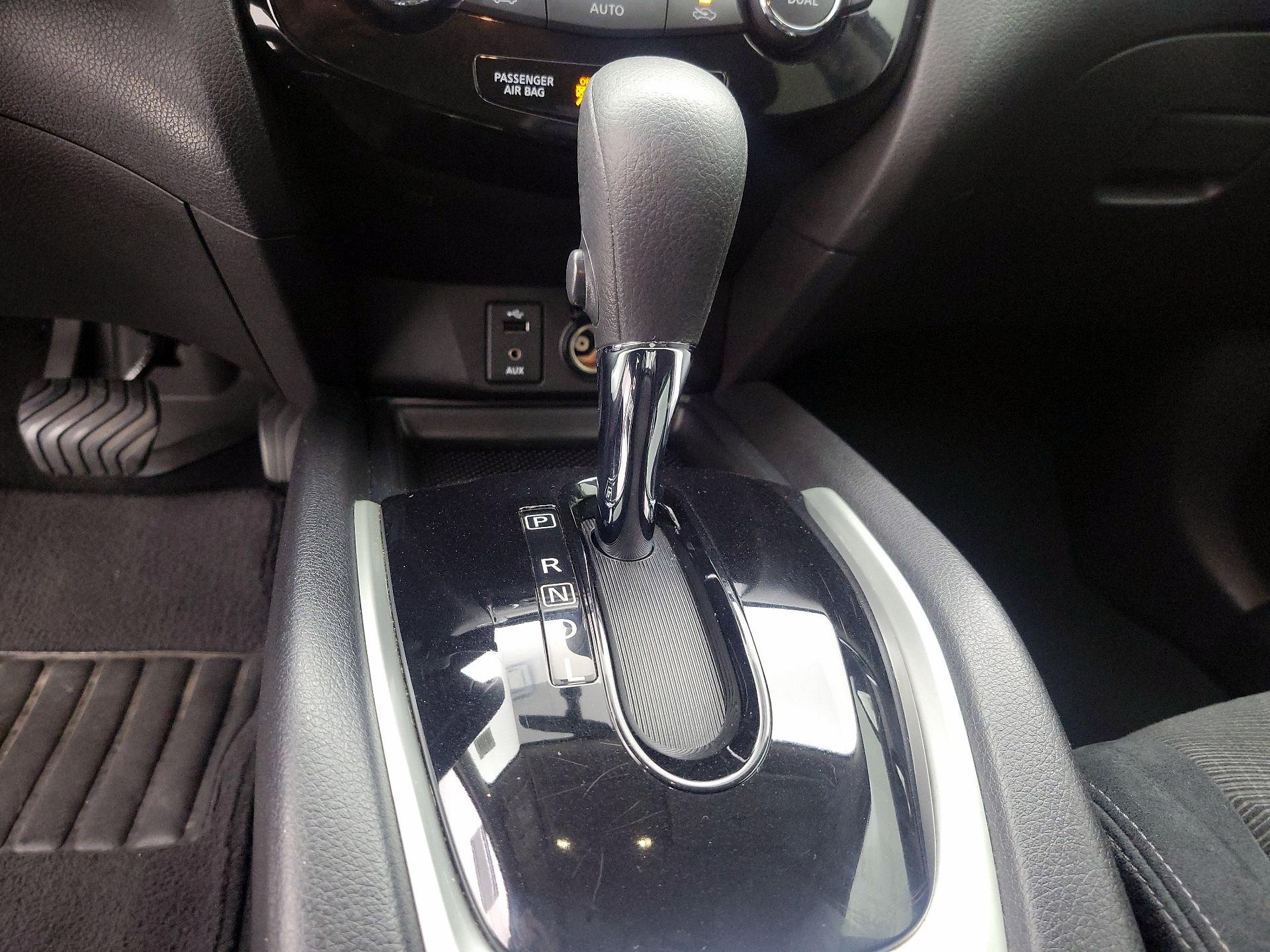 Thumbnail: 2015 Nissan Rogue - 18
