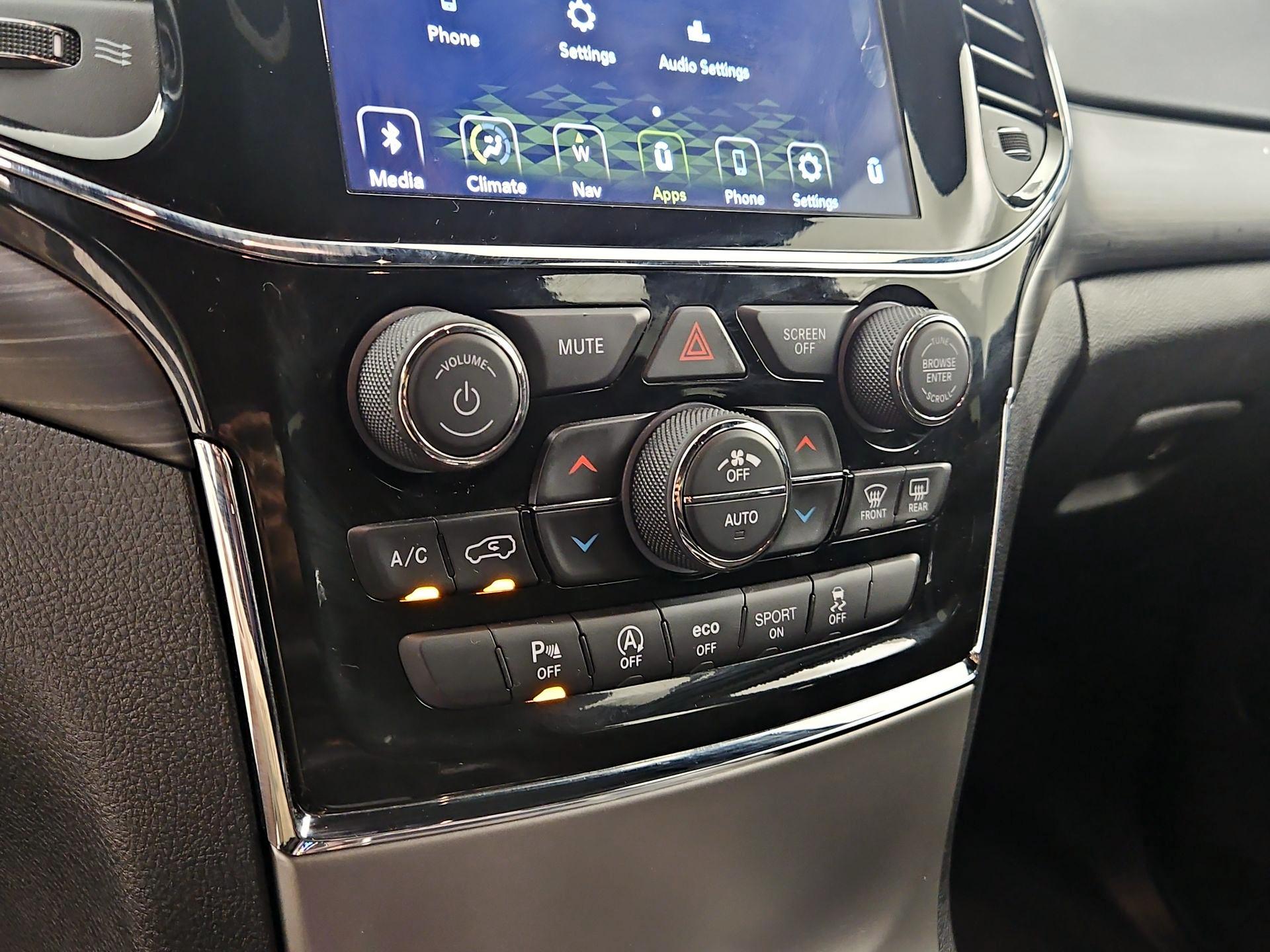 Thumbnail: 2022 Jeep Grand Cherokee - 17