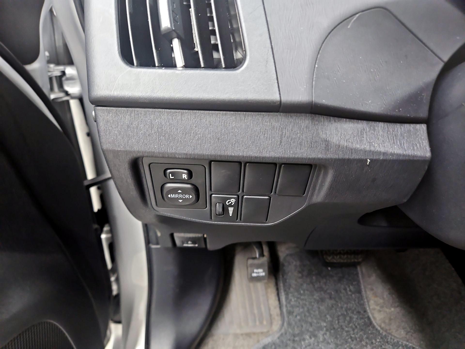 Thumbnail: 2015 Toyota Prius - 13