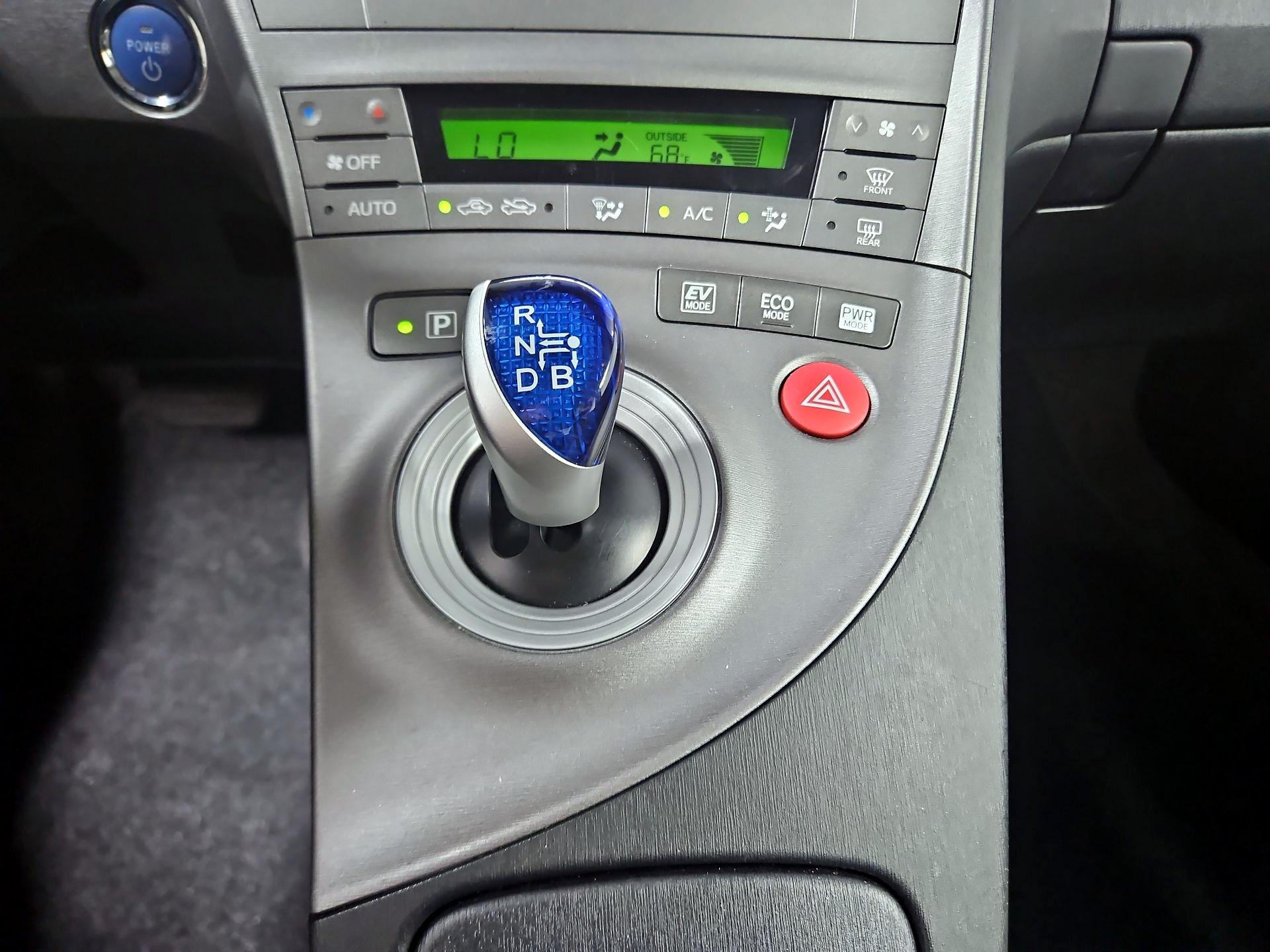 Thumbnail: 2015 Toyota Prius - 17
