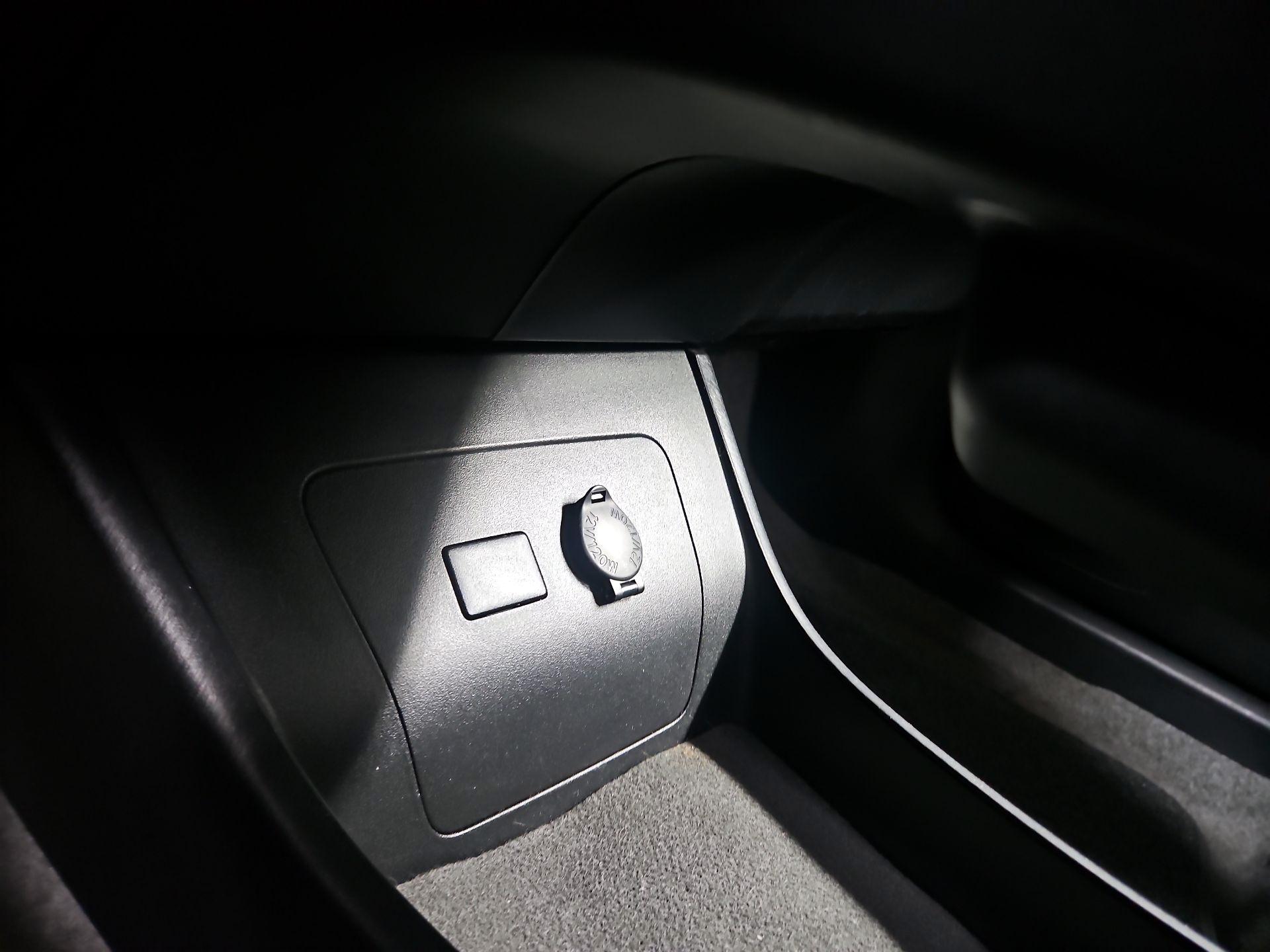 Thumbnail: 2015 Toyota Prius - 18