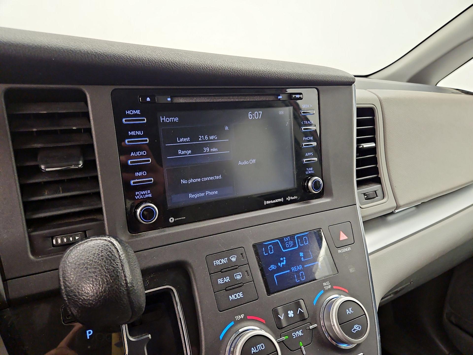 Thumbnail: 2018 Toyota Sienna - 15