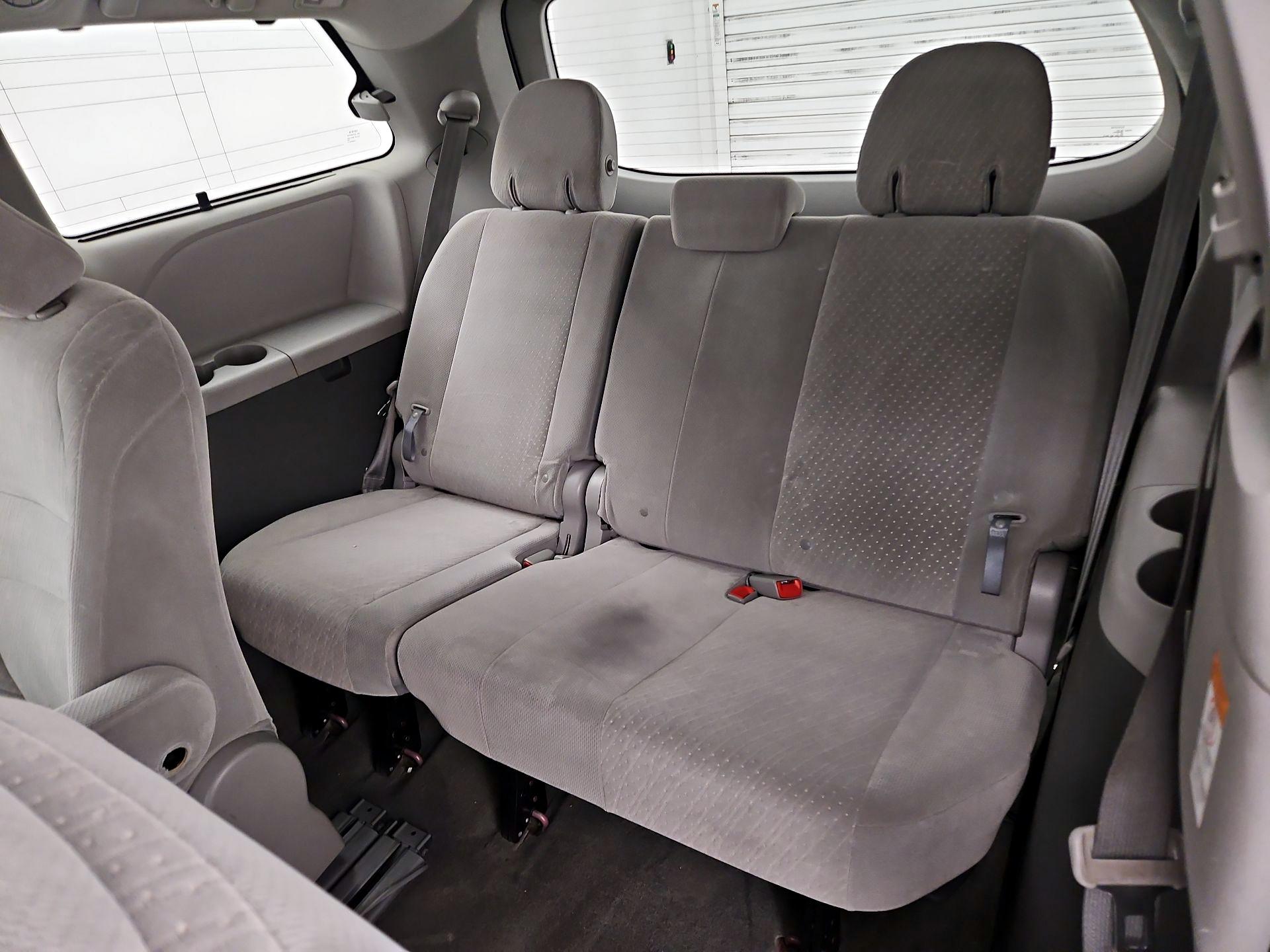 Thumbnail: 2018 Toyota Sienna - 20
