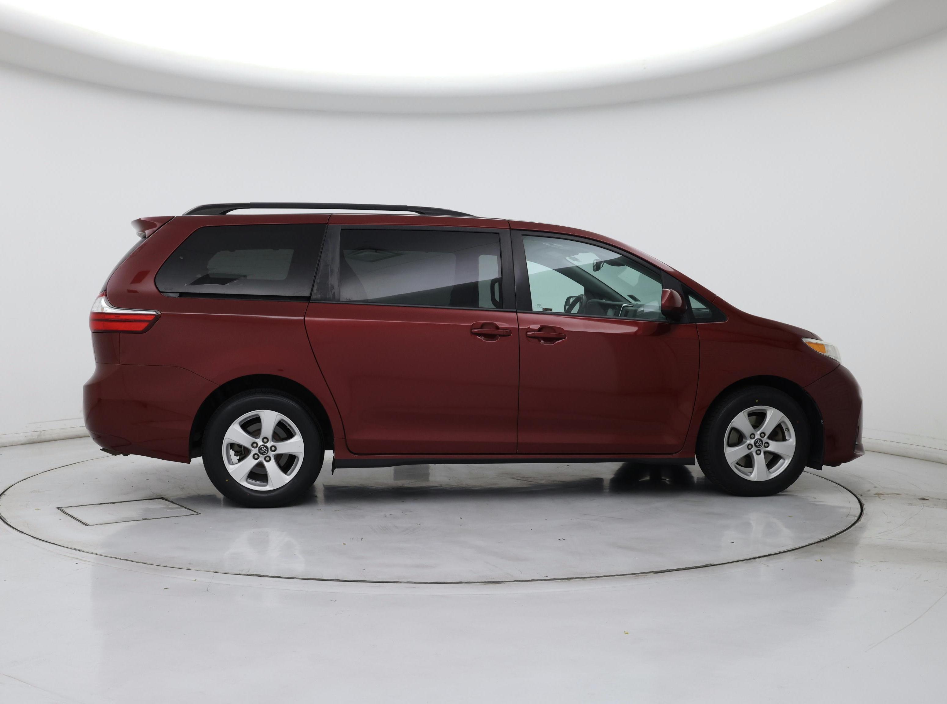Thumbnail: 2018 Toyota Sienna - 7