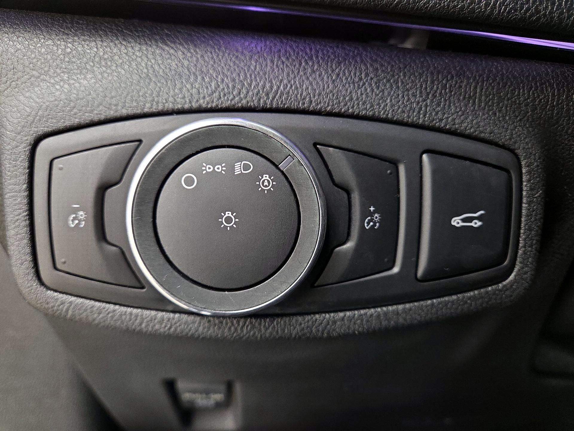 Thumbnail: 2015 Lincoln MKC - 13