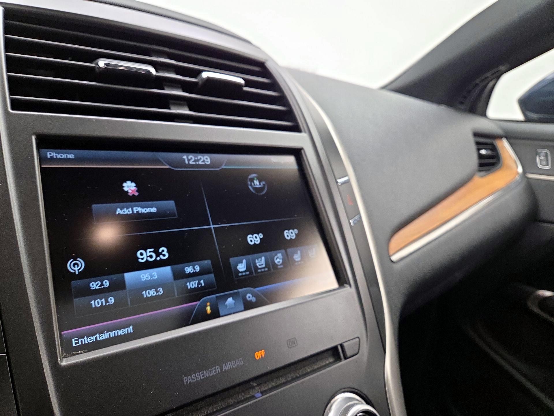 Thumbnail: 2015 Lincoln MKC - 16