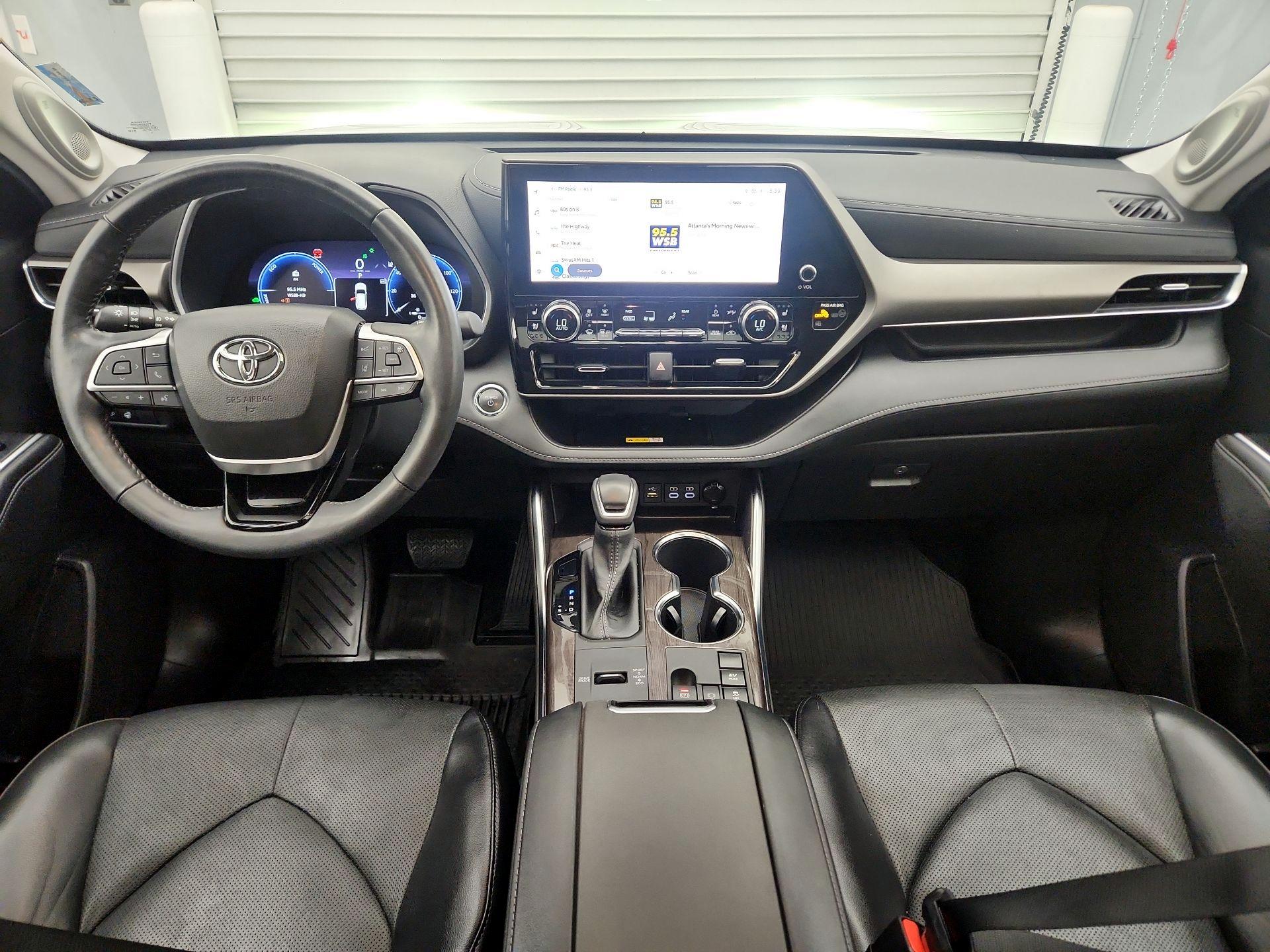 Thumbnail: 2023 Toyota Highlander - 9