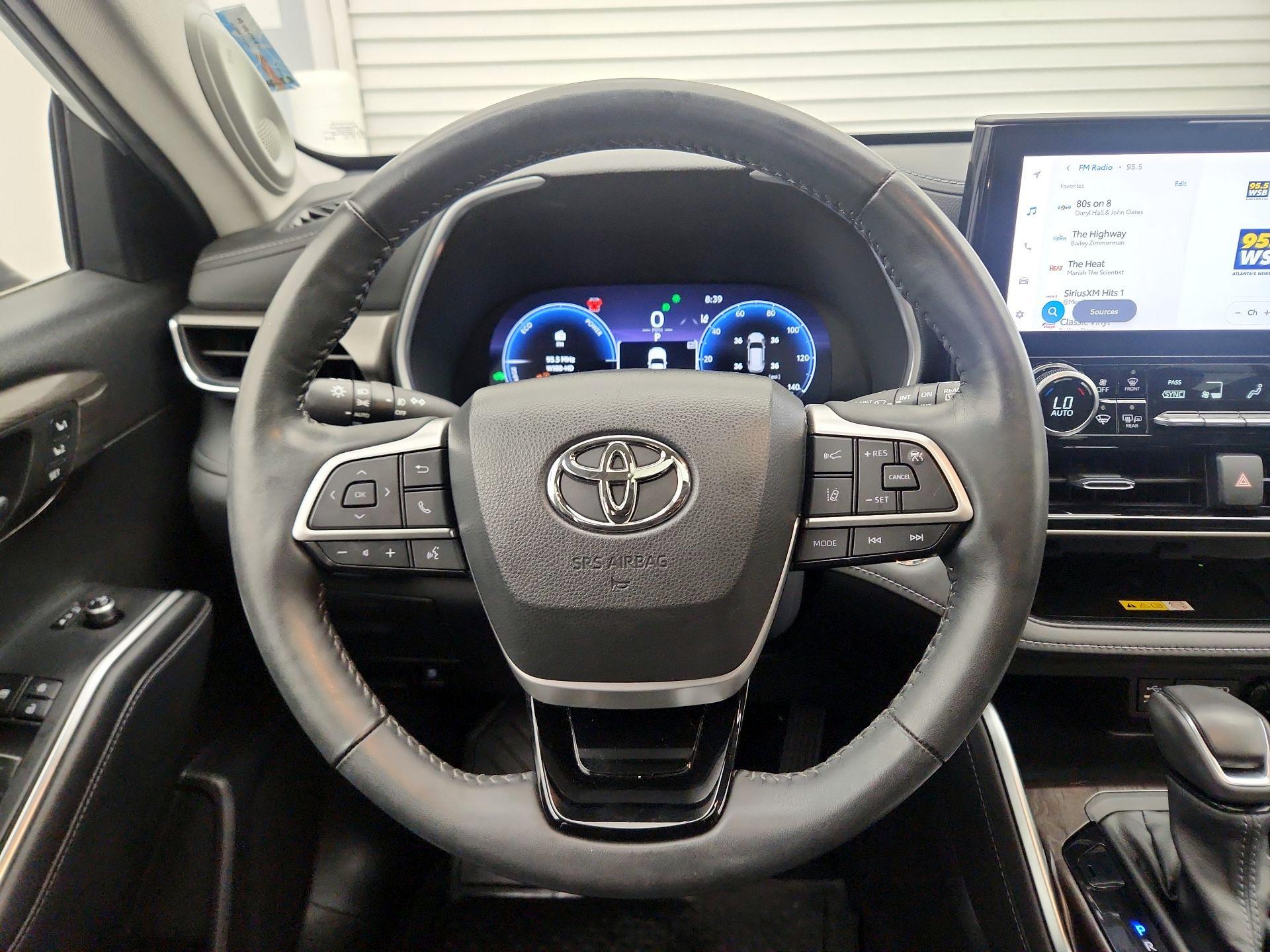 Thumbnail: 2023 Toyota Highlander - 10