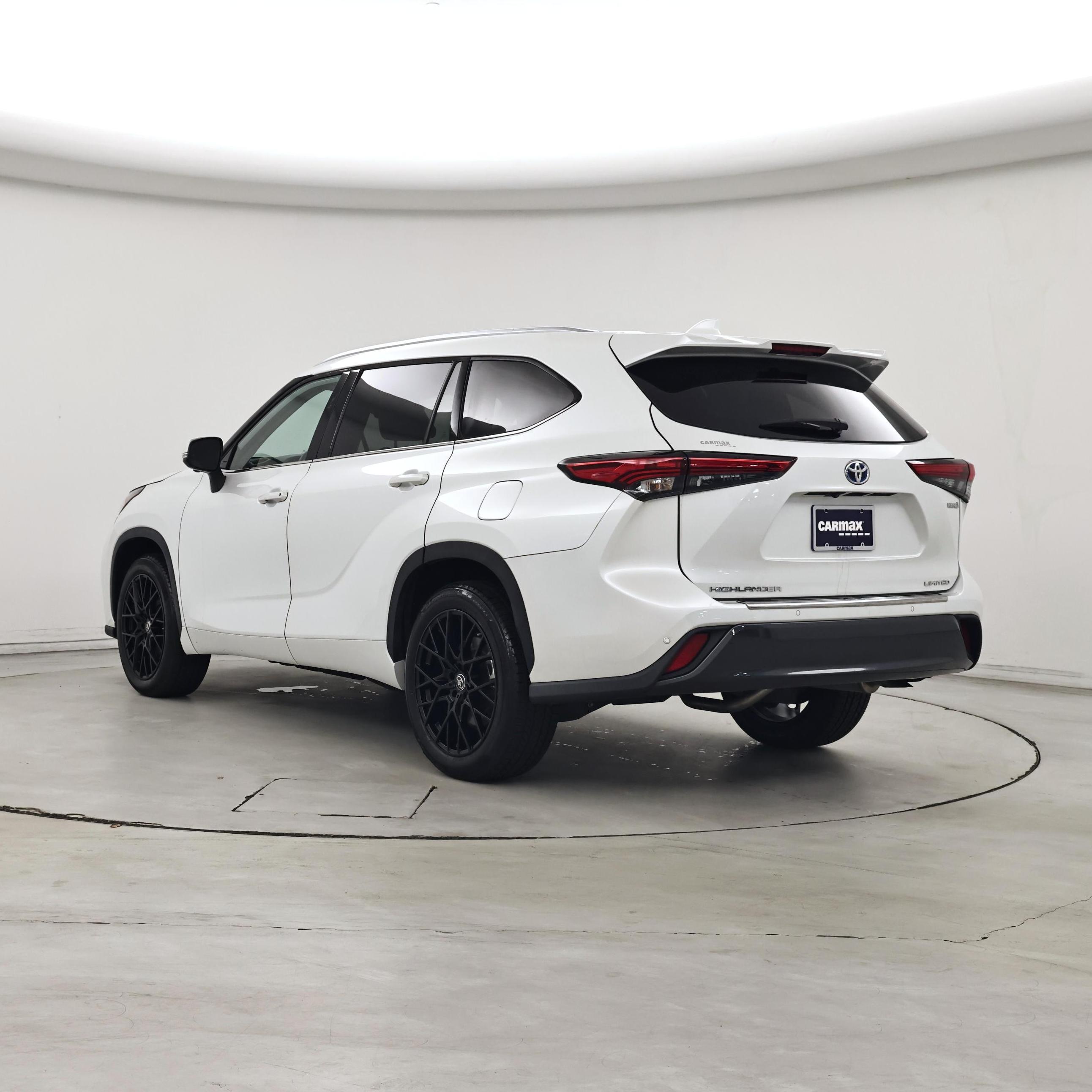 Thumbnail: 2023 Toyota Highlander - 2