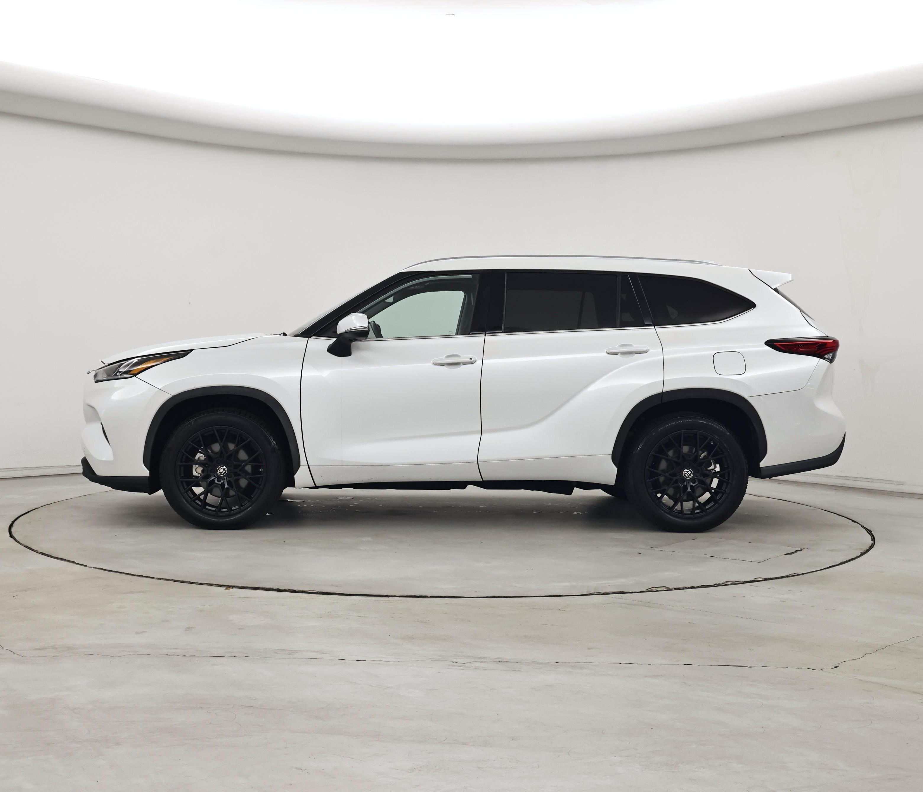 Thumbnail: 2023 Toyota Highlander - 3